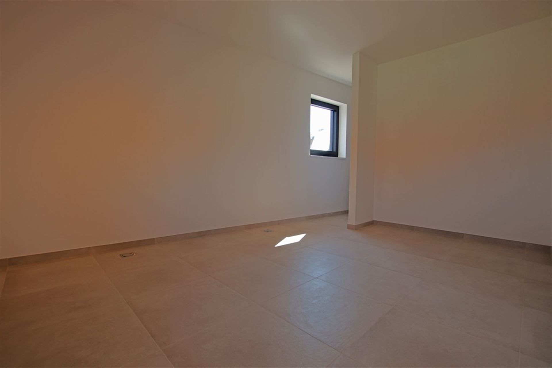 Modern en lichtrijk appartement foto 8
