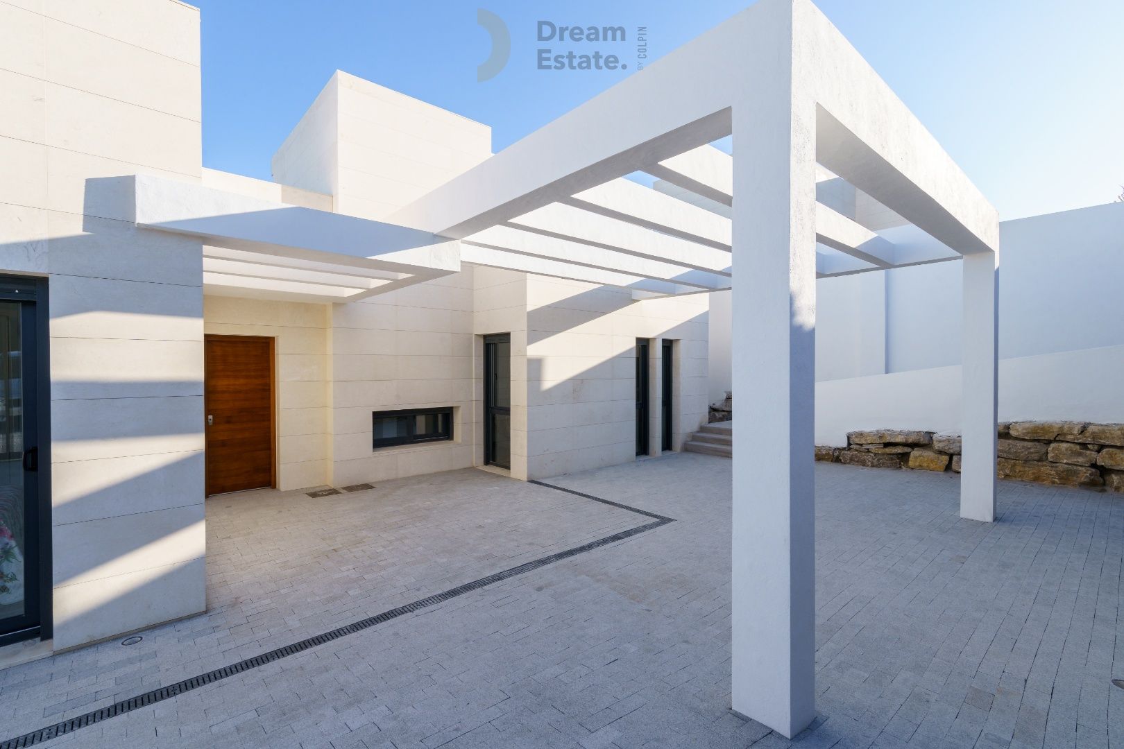 Nieuwbouwwoningen (nog slechts 2) tegenover de golf met zicht naar zee te Mijas. foto 32