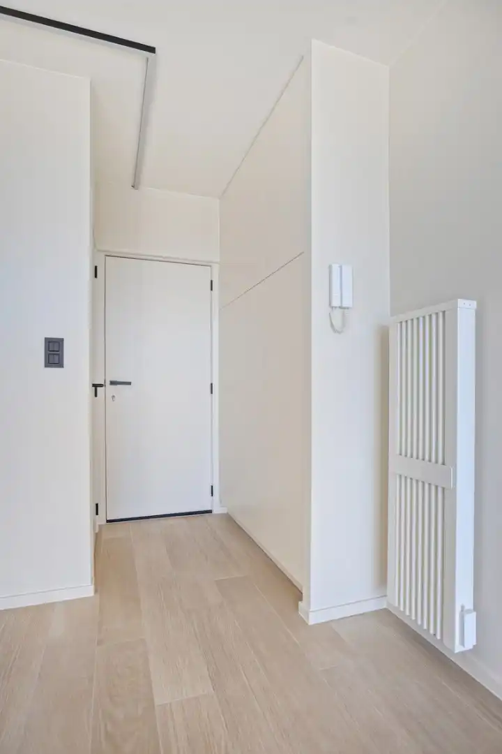 Luxueus gerenoveerd appartement + privé-kelder foto 4