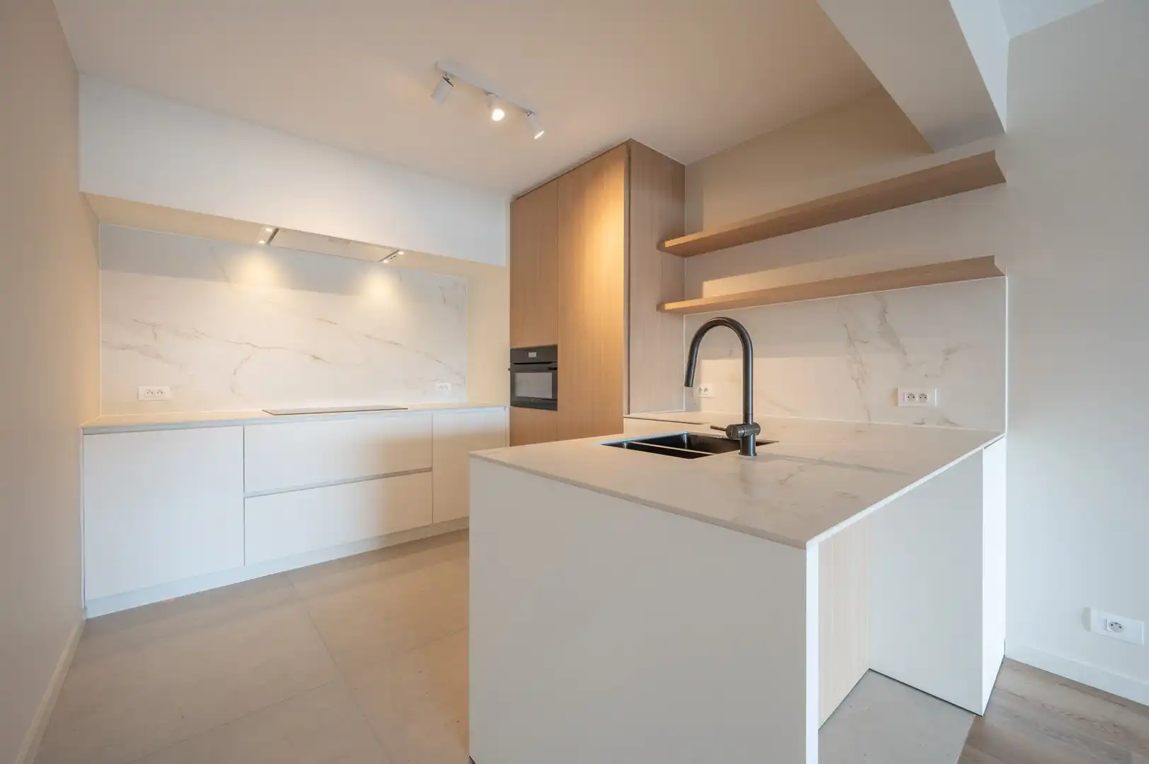 Ruim en zonnig appartement van 122 m² met open zicht op het Zegemeer. foto 5