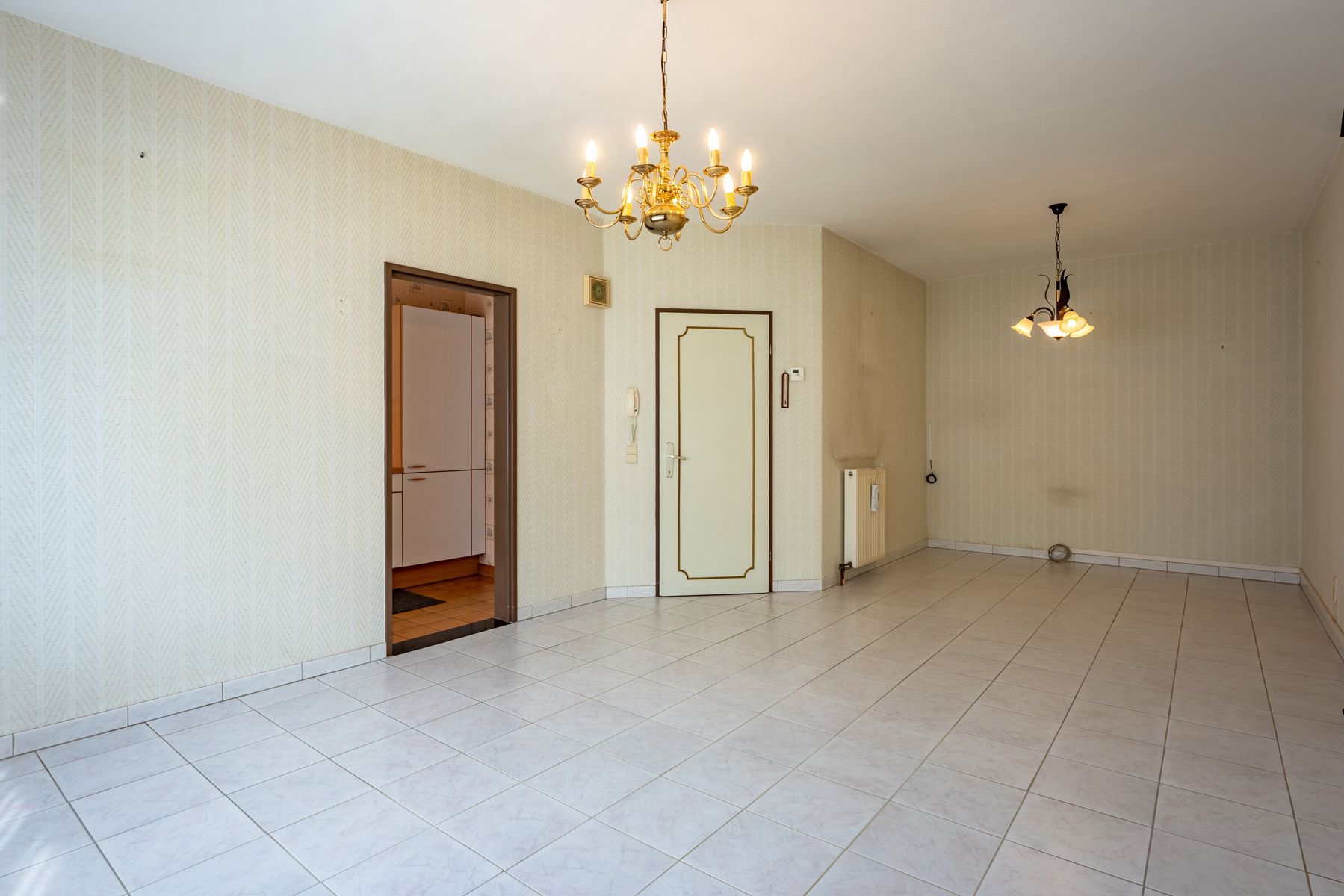 Verzorgd appartement op de gelijkvloerse verdieping met garagebox! foto 5