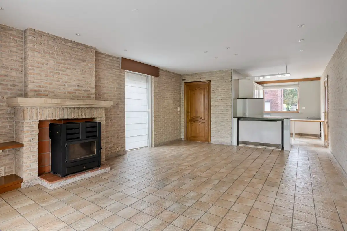 Bijzonder ruime woning met inpandige garage en 3 slks op een perceel van 1218 m². foto 5