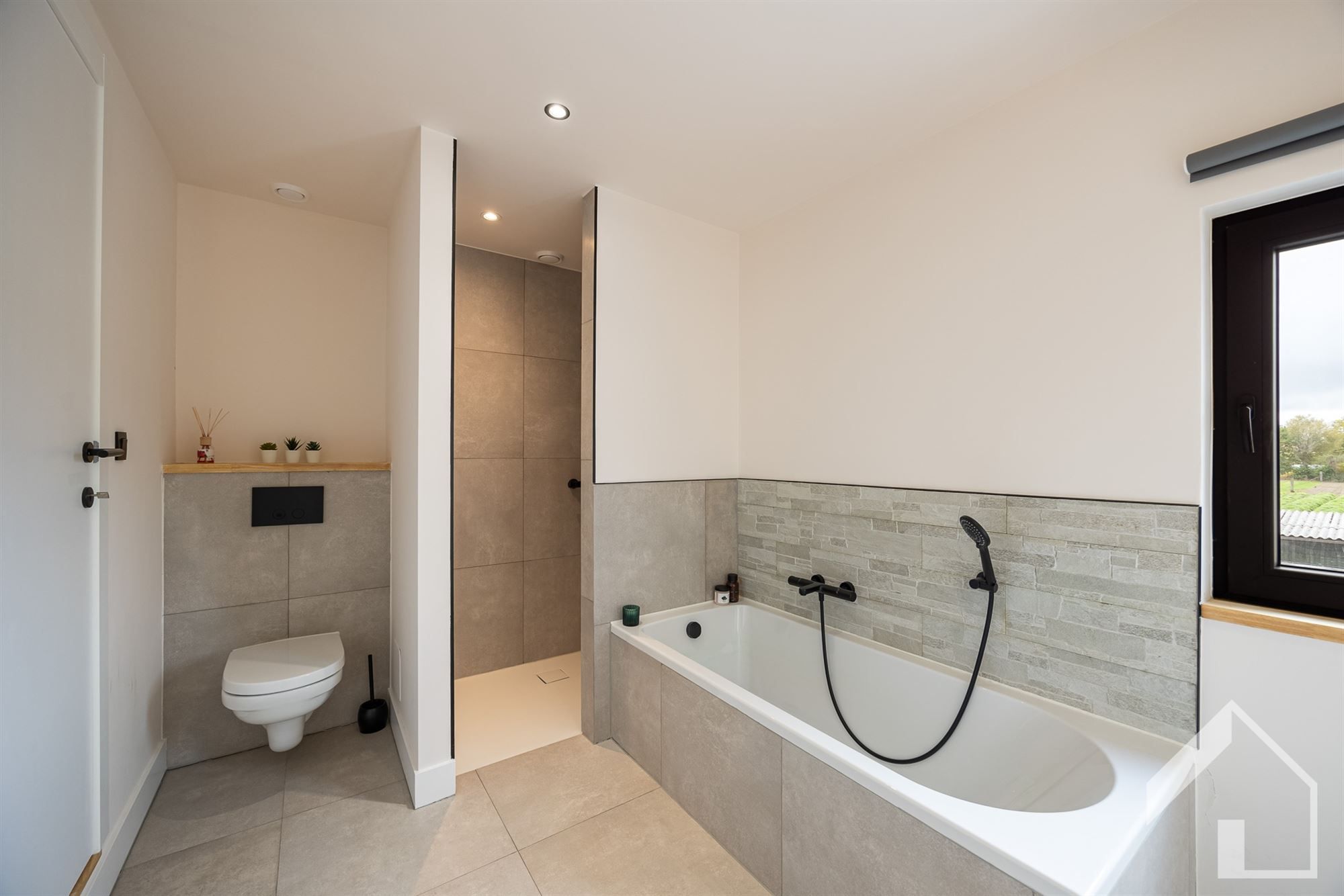 Prachtig gerenoveerde rijwoning! foto 24