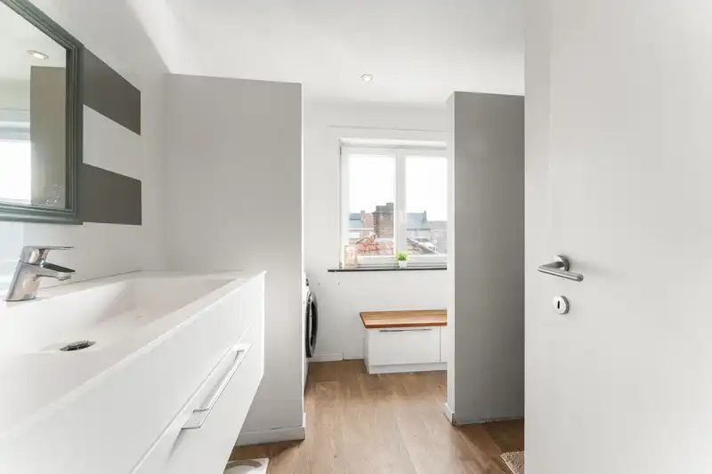 Roeselare : Instapklare, volledig gerenoveerde woning met zonnige tuin aan de rand van de stad (opp 241 m²) foto 7