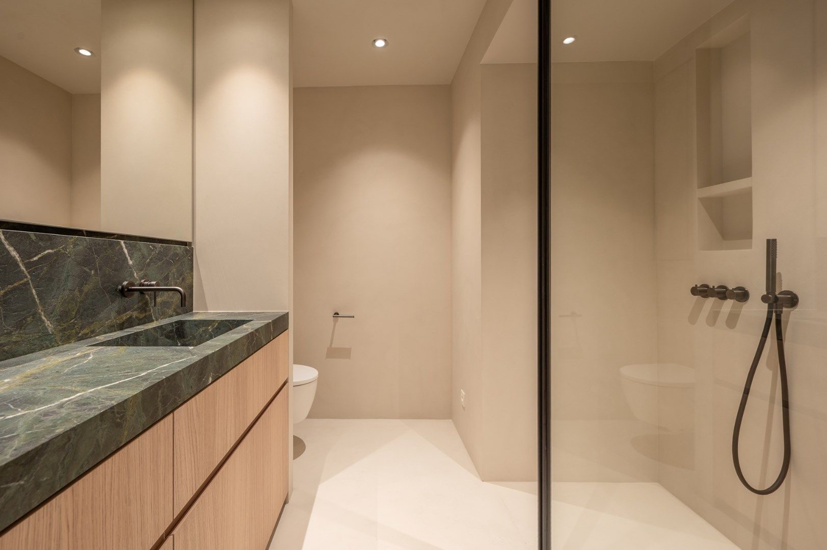 Luxueus appartement met frontaal zeezicht in het Zoute Knokke foto 14