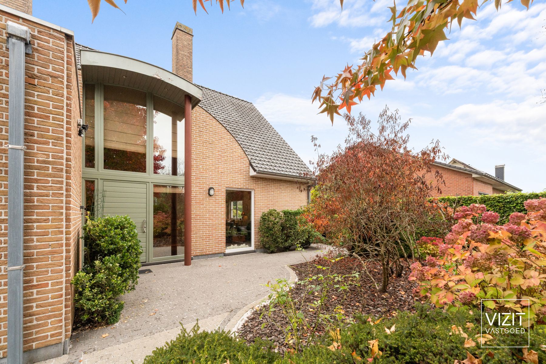 Ruime villa met mooie aangelegde tuin op toplocatie foto 5