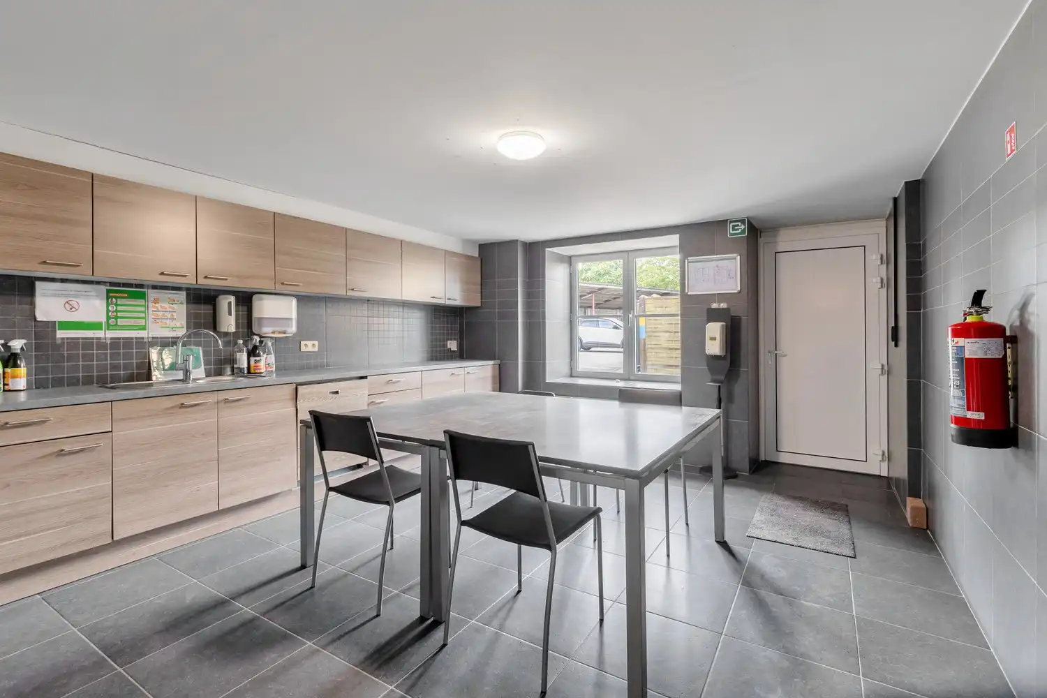 Unieke vastgoedopportuniteit! Ruim bedrijfscomplex met 2 appartementen en exclusief penthouse op 46a 55ca! foto 26