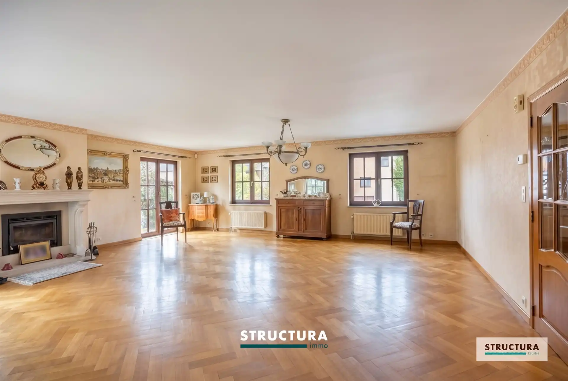 Karaktervolle en ruime villa met 4 slaapkamers en twee badkamers met sterke bouwkwaliteit op een uitstekende locatie foto 7