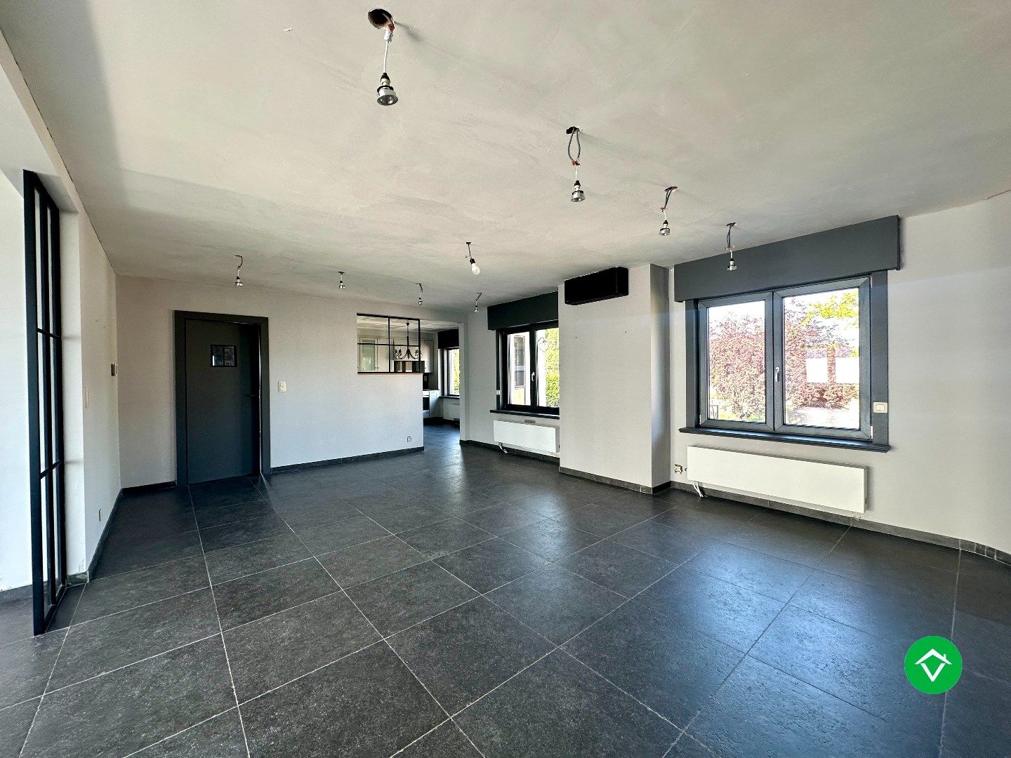 Alleenstaande, unieke woning met drie slaapkamers op een goede ligging te Torhout foto 7