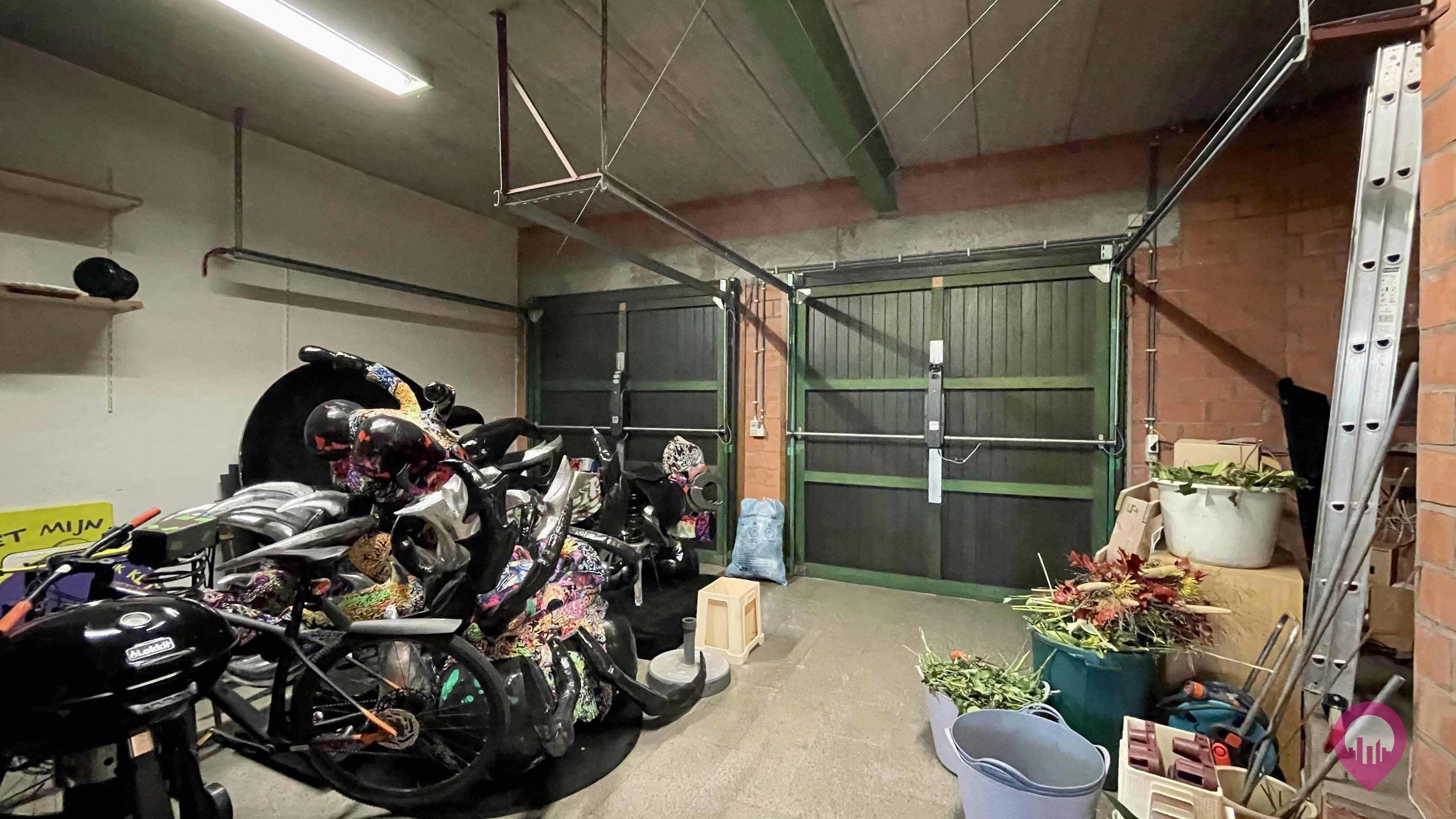 Ruim woonhuis met grote living, 3slpks, garage en atelier! foto 14