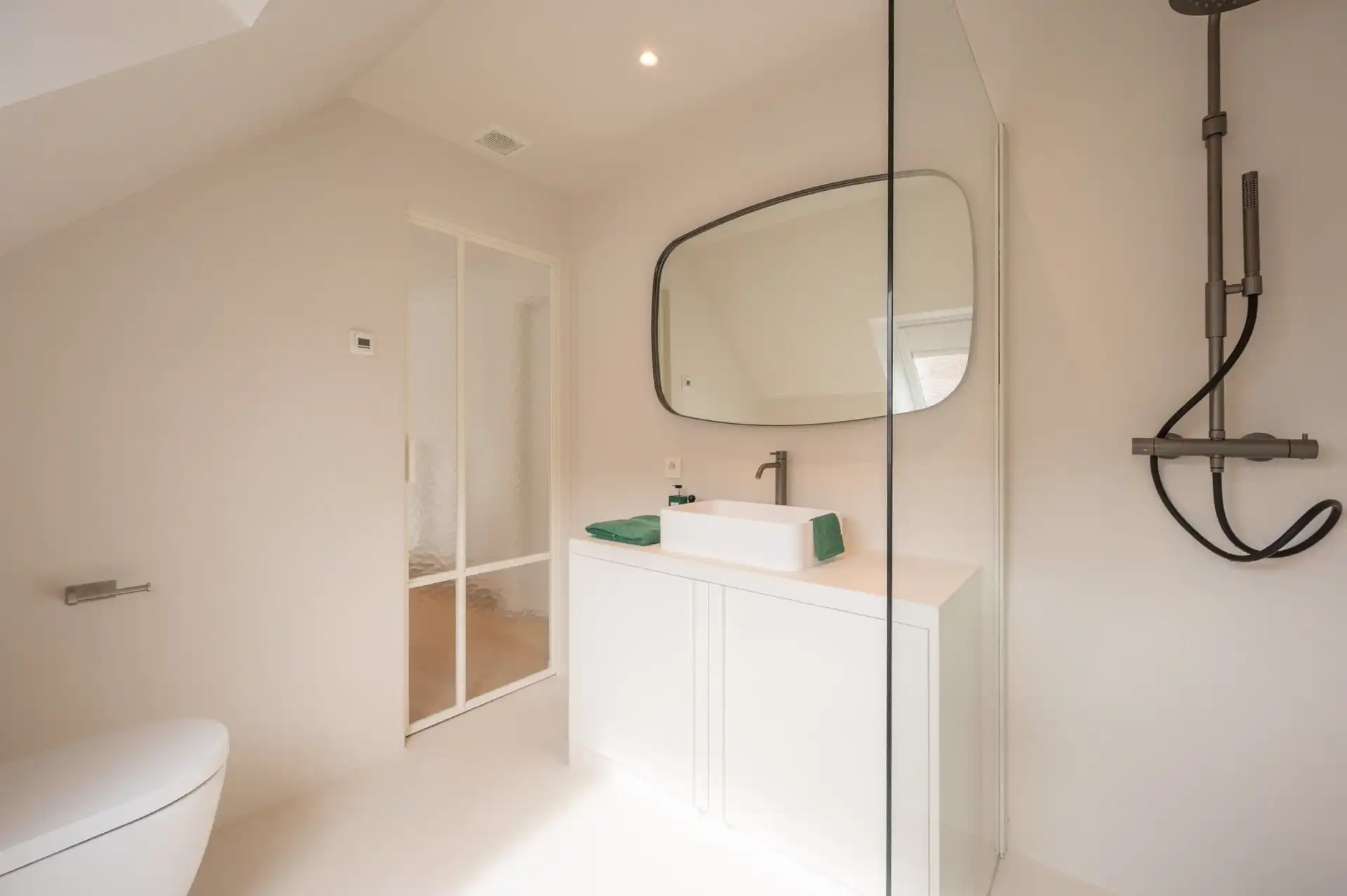 Smaakvol afgewerkte villa in Maaiken met ruime tuin foto 20