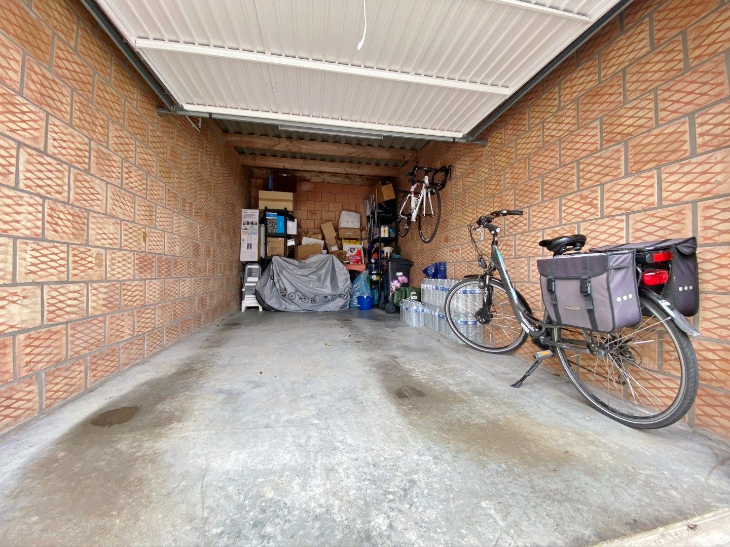 Garagebox in achterliggend garagepark foto 2