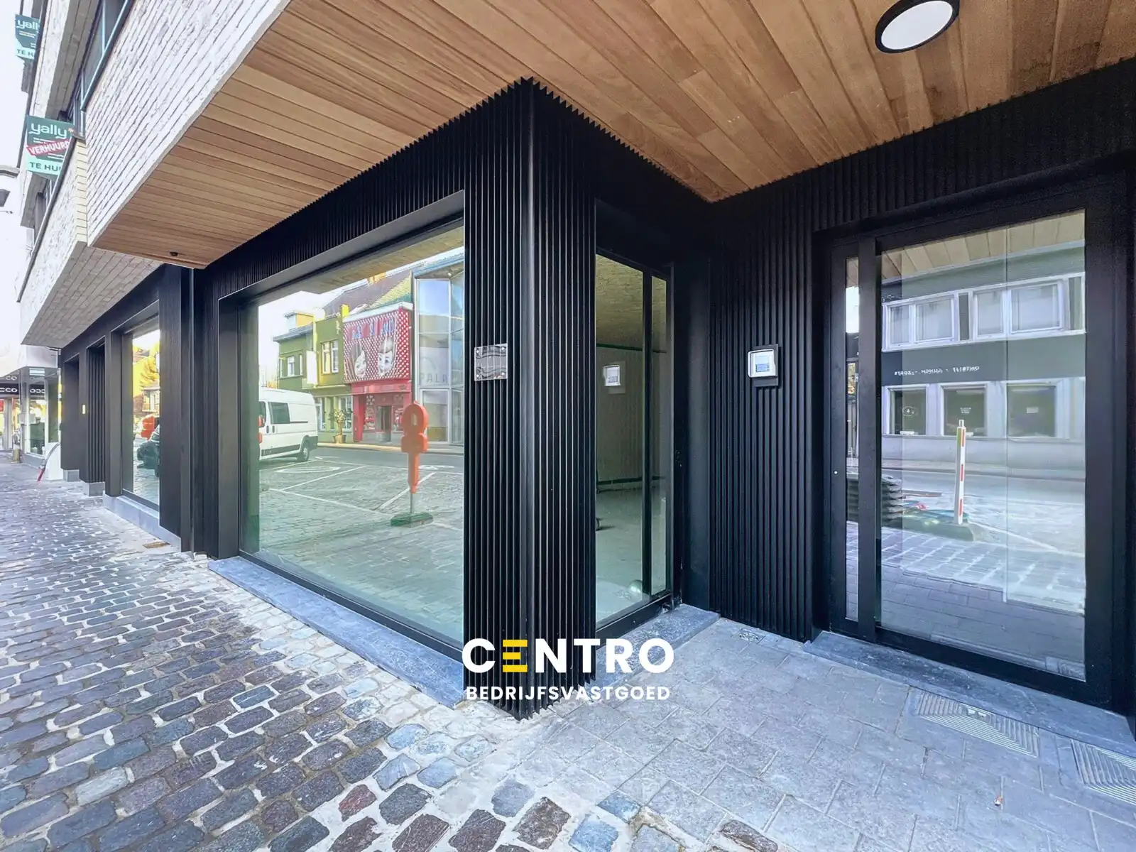 Casco handelsgelijkvloers (± 60m²), verdere afwerking in onderling overleg! foto {{pictureIndex}}
