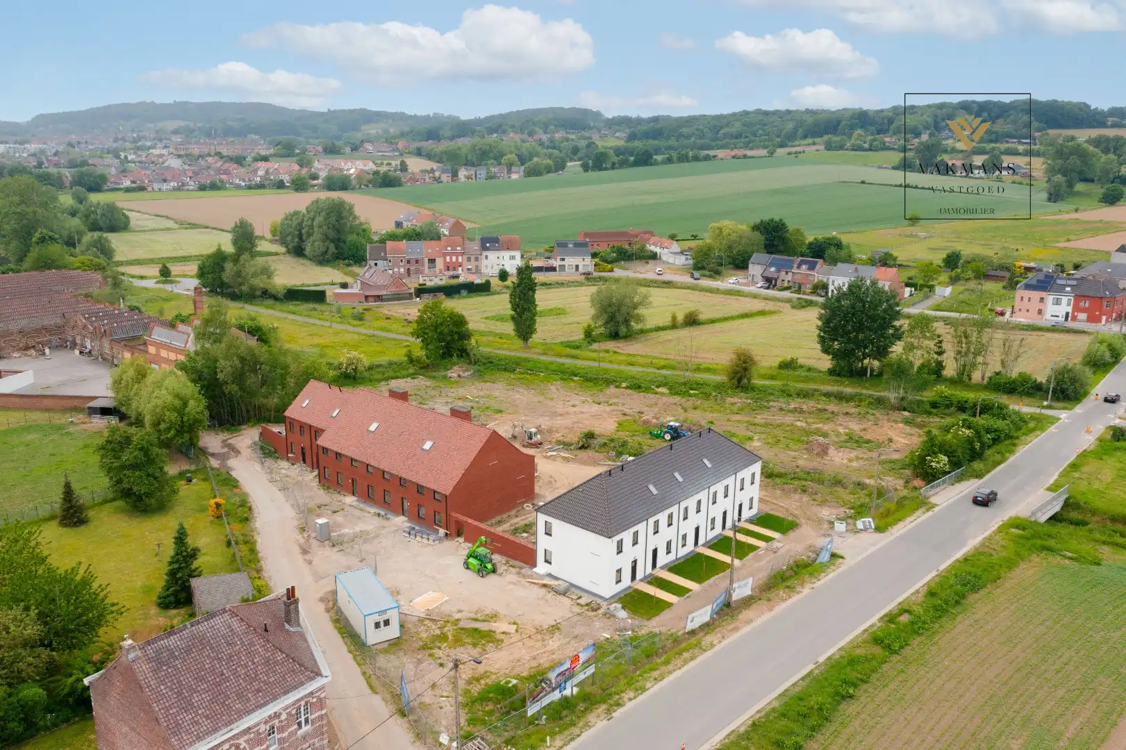 Een landelijke nieuwbouwwoning met zichten op de heuvels foto 13