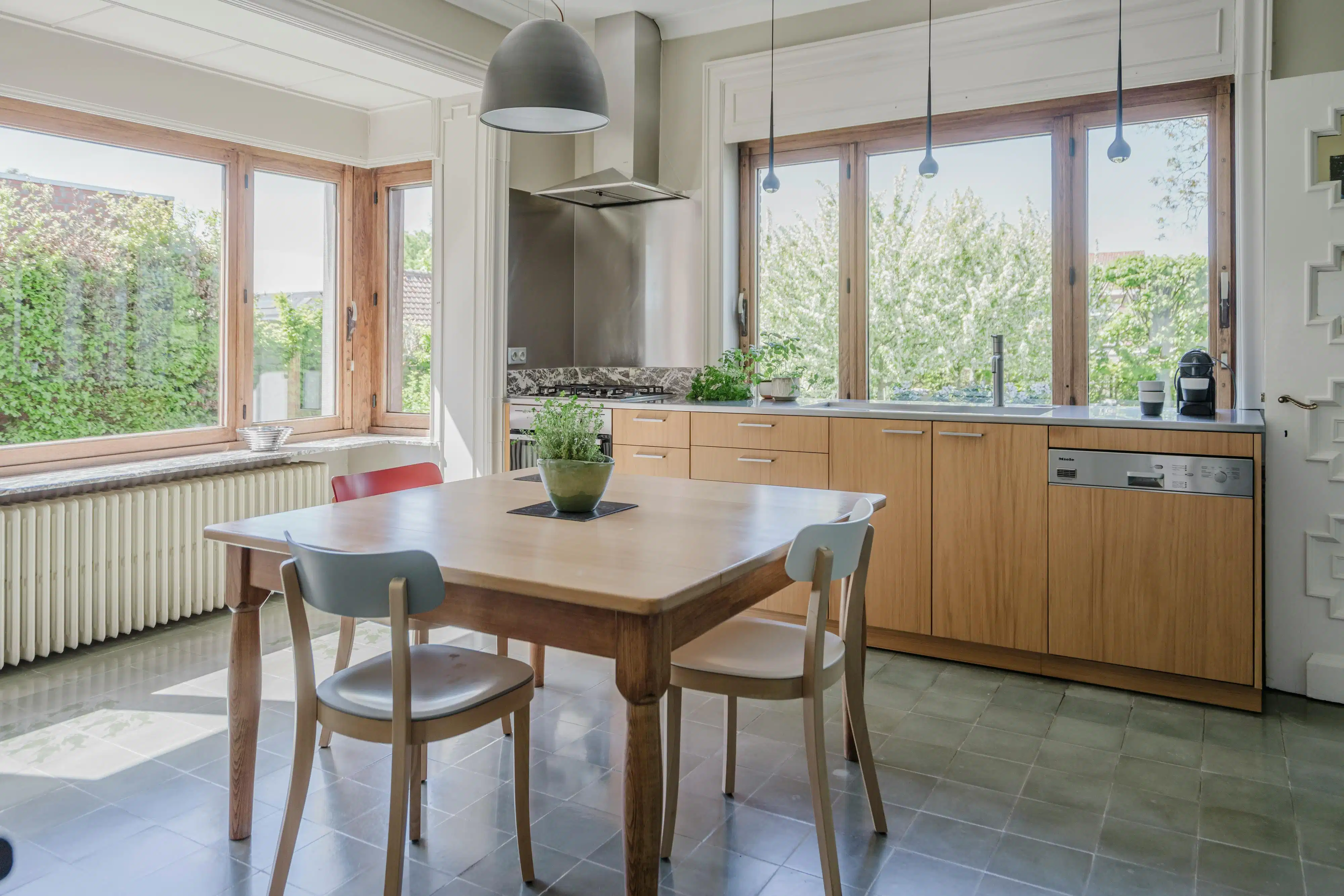 Karaktervolle burgerwoning met charmante tuin in Wevelgem foto 12