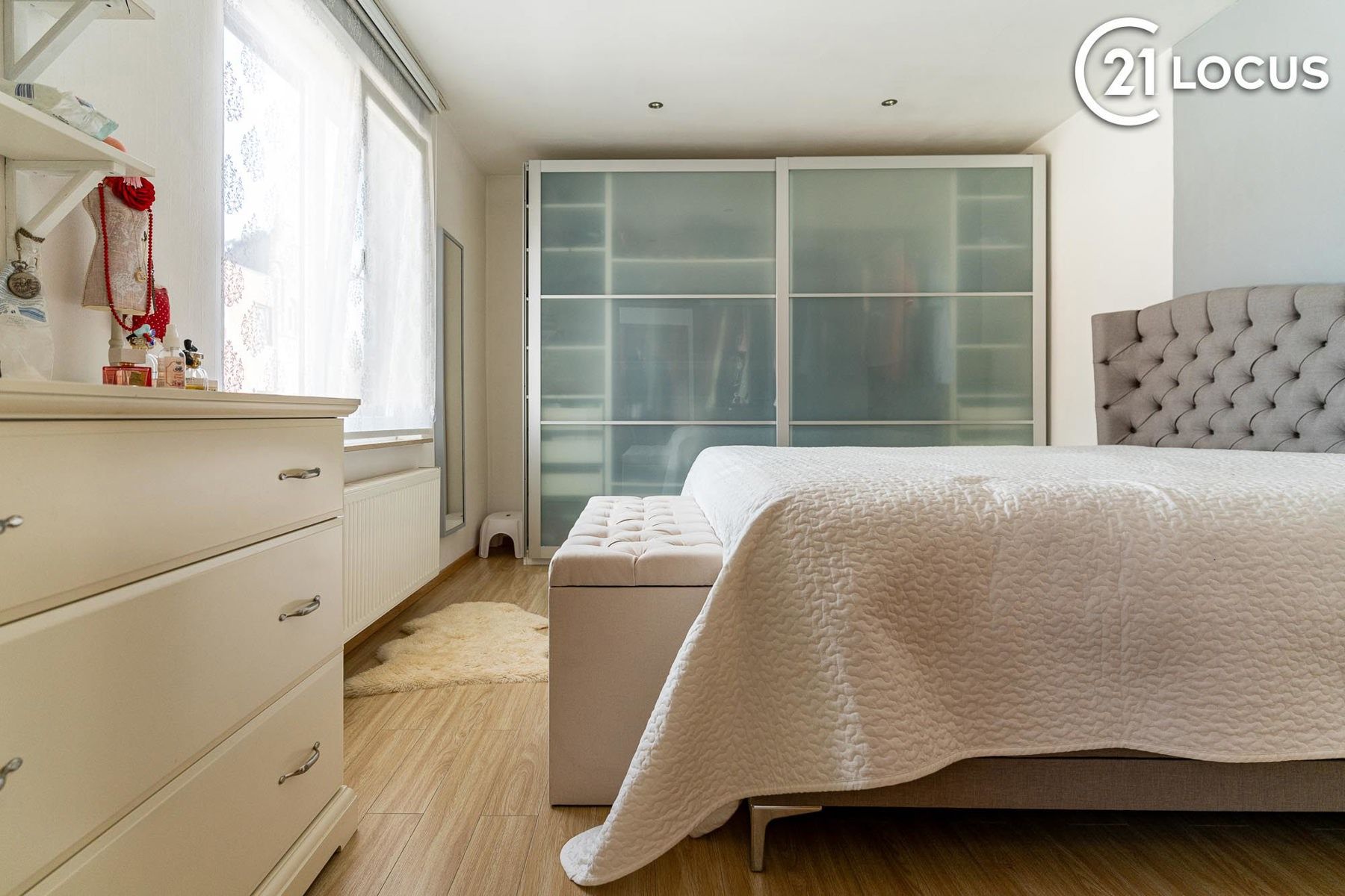 Instapklare en ruime woning in het hart van Kruibeke foto 9
