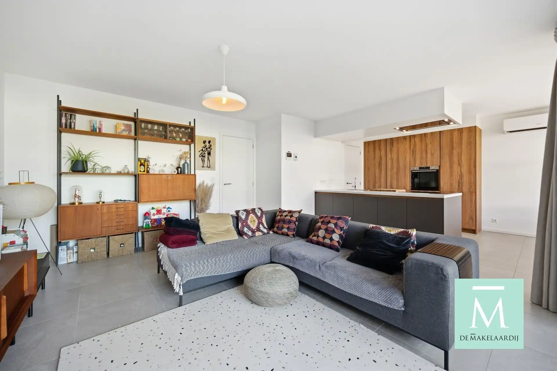 Instapklaar gelijkvloers appartement (2023) met zonnige tuin en laadpaal! foto 2