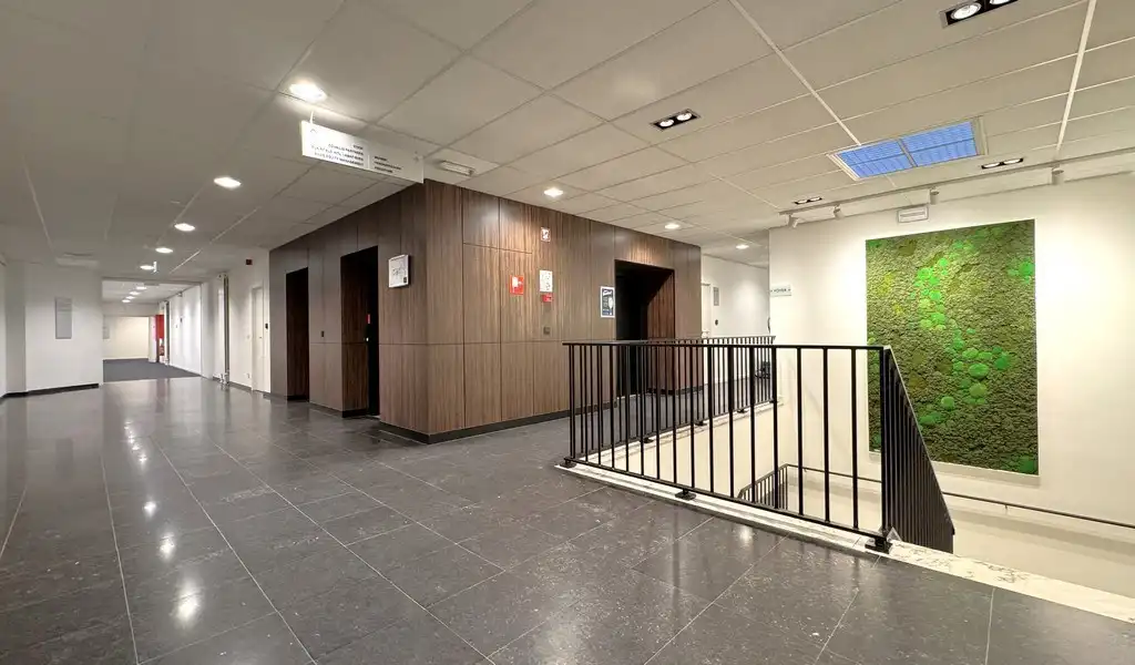 Instapklaar kantoor te huur in Wilrijk foto 9