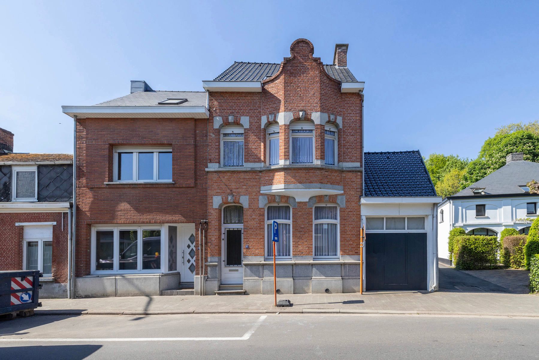 Herenhuis met 4 slpk, prachtige tuin en garage foto 2