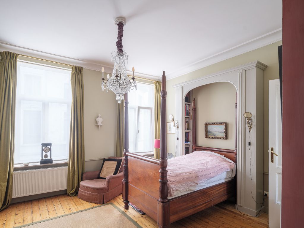 Karaktervolle burgerwoning met drie slaapkamers en een aangename, groene tuin op een uitstekende locatie in Gent. foto 11