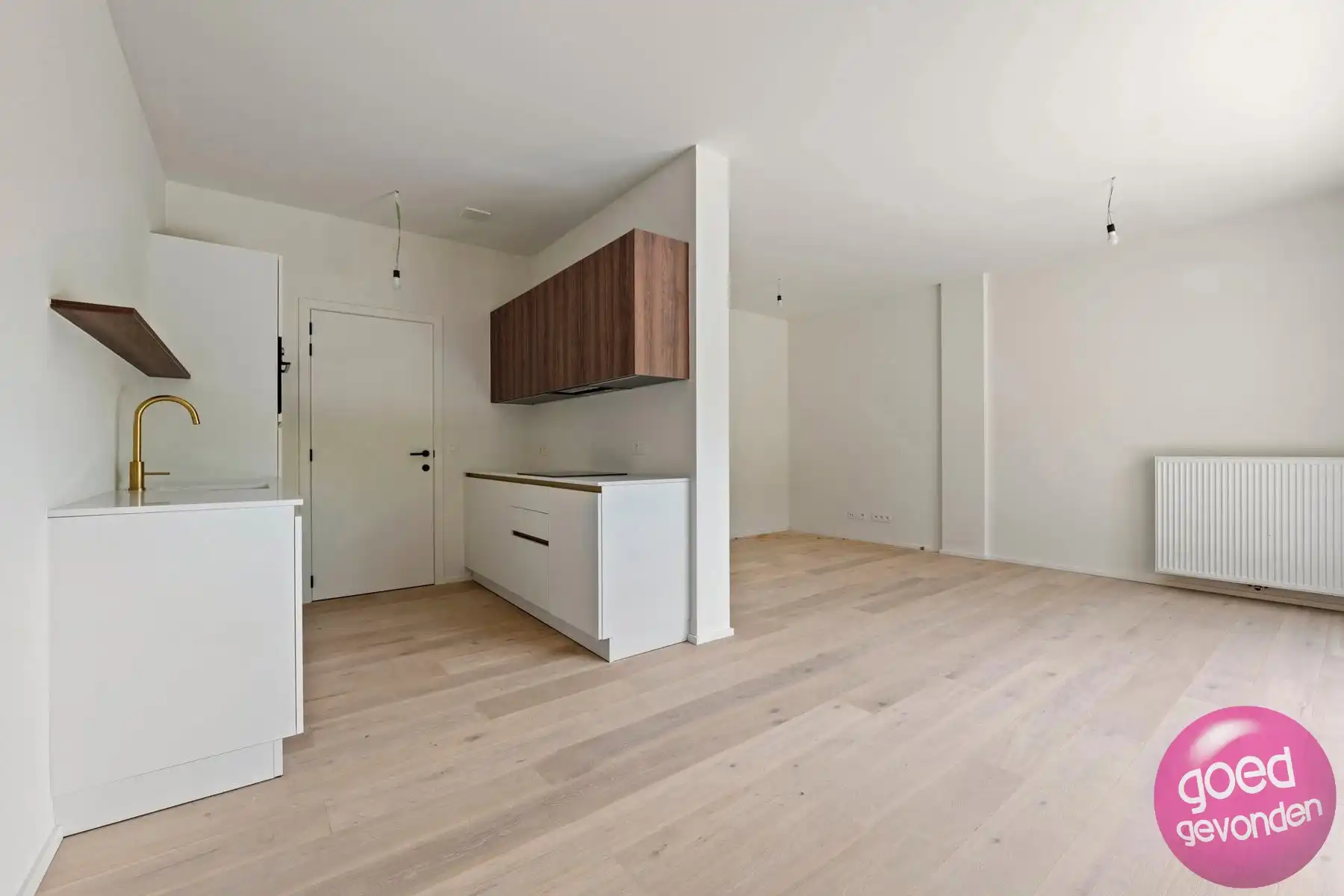 NIEUW APP - 1of2 SLK - TERRAS - KELDER - CENTRUM - GEEN BTW foto 4