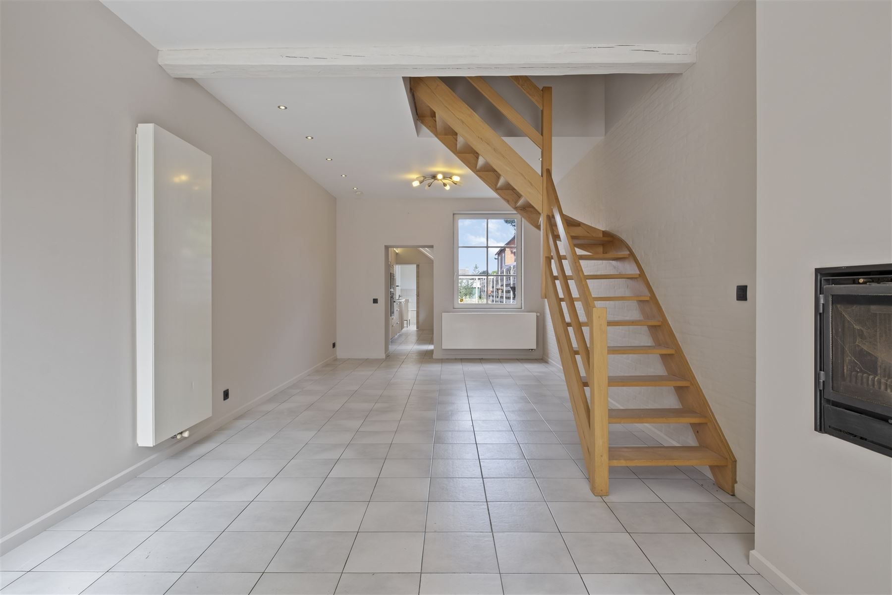 Mooie gerenoveerde woning met 3 slaapkamers en onderhoudsvriendelijke tuin foto 6