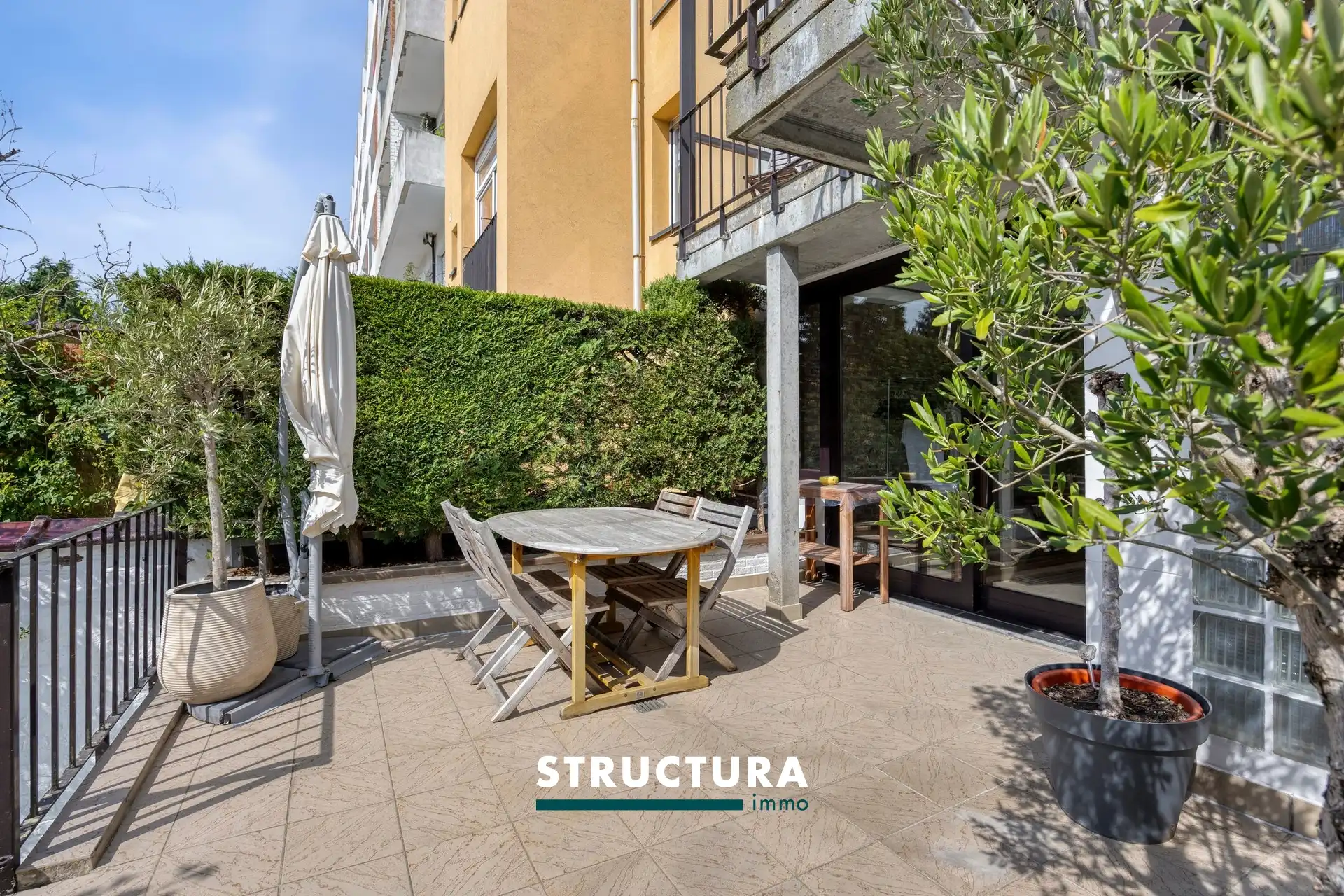 Ruime en lichtrijke woning met een aangename zuidgerichte tuin. foto 35