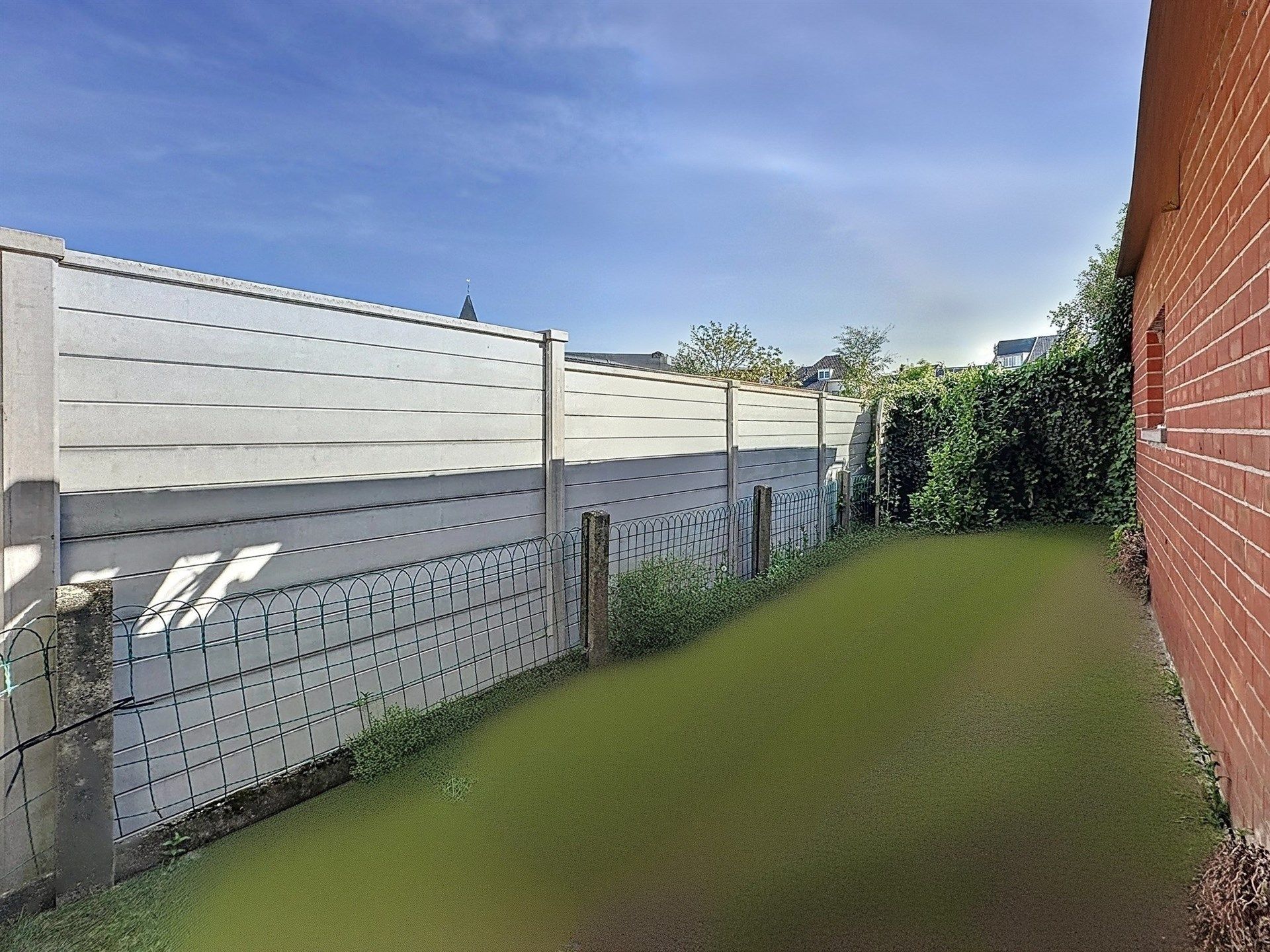 Charmante half open bebouwing met 3 slaapkamers en garage! foto 14