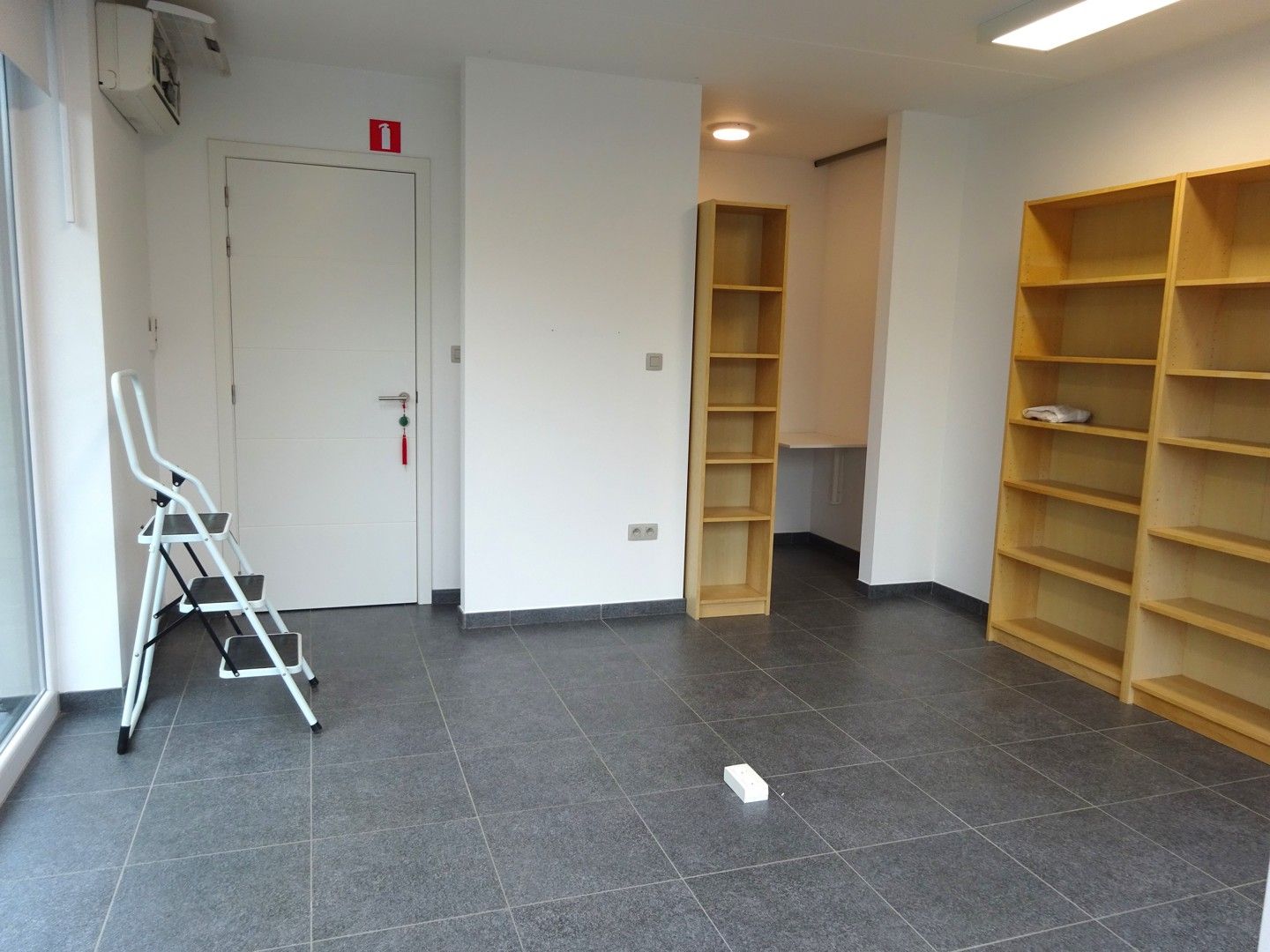 Kantoorruimte (25 m²) geschikt voor kantoor, dienstverlening of vrije beroepen foto 3