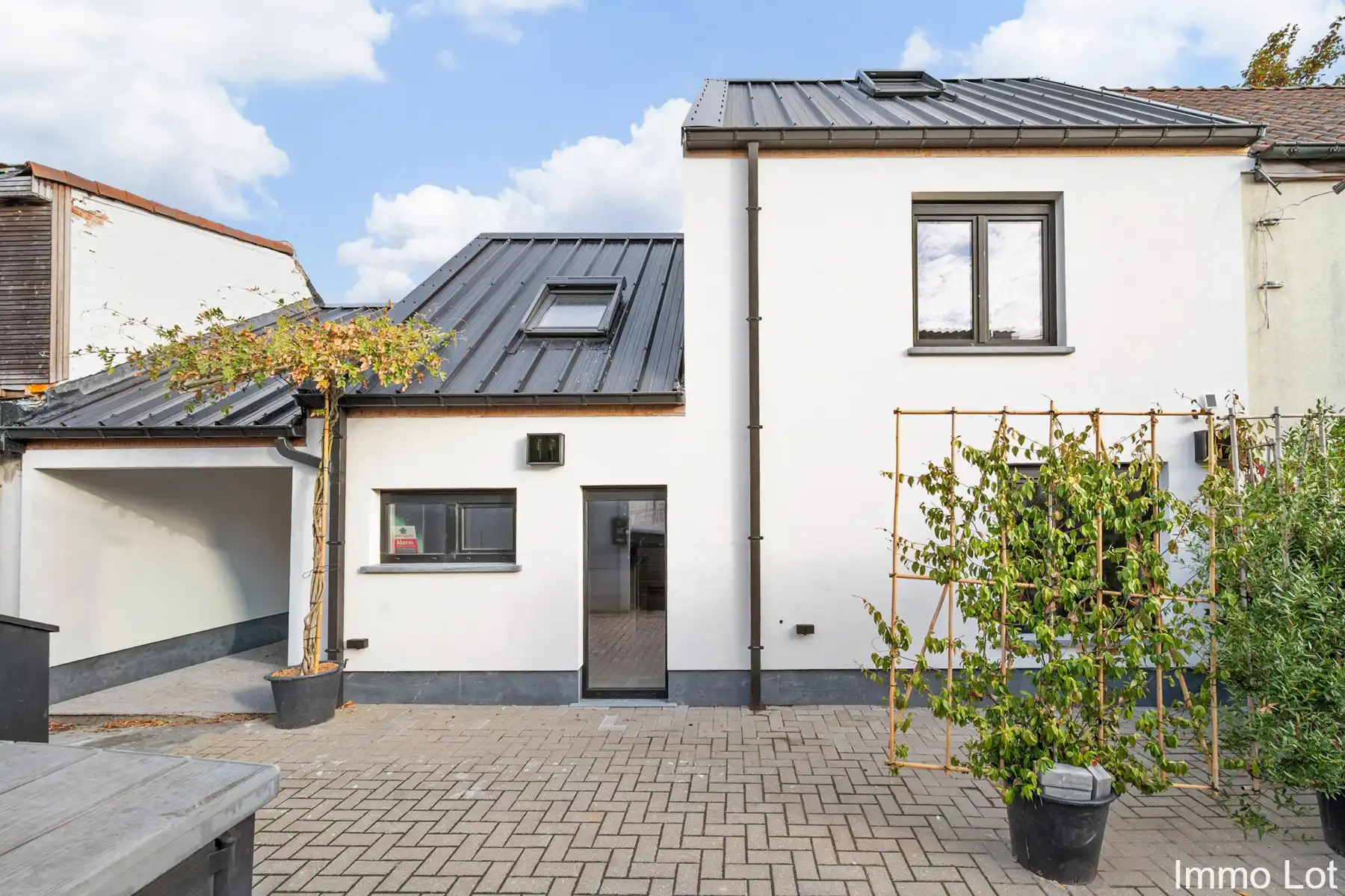 Knap gerenoveerde woning met terras foto 15