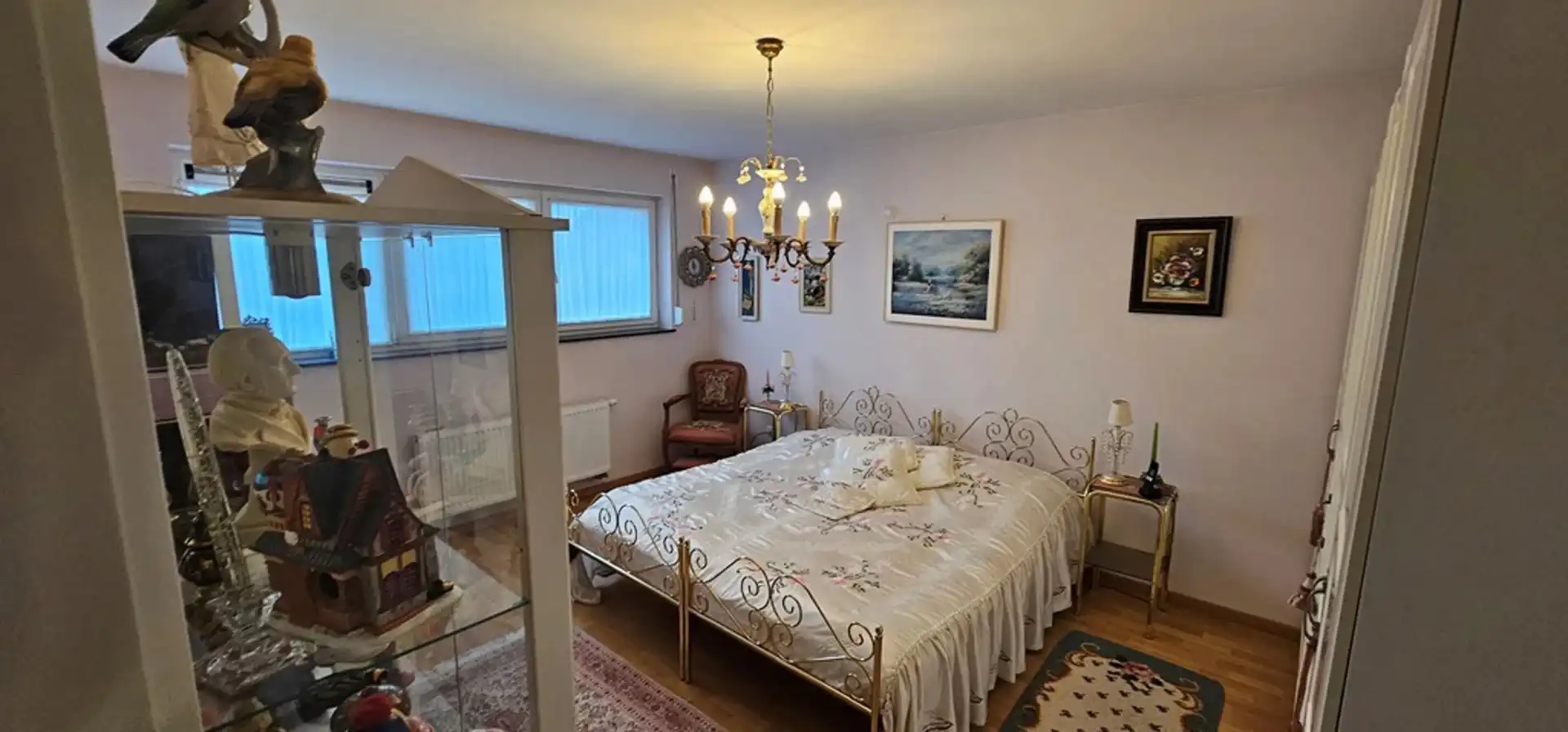 Ruime, recente, instapklare, energiezuinige half open bebouwing met degelijke en kwalitatieve afwerking en zonnepanelen, gelegen net buiten de grote ring van Hasselt. foto 18