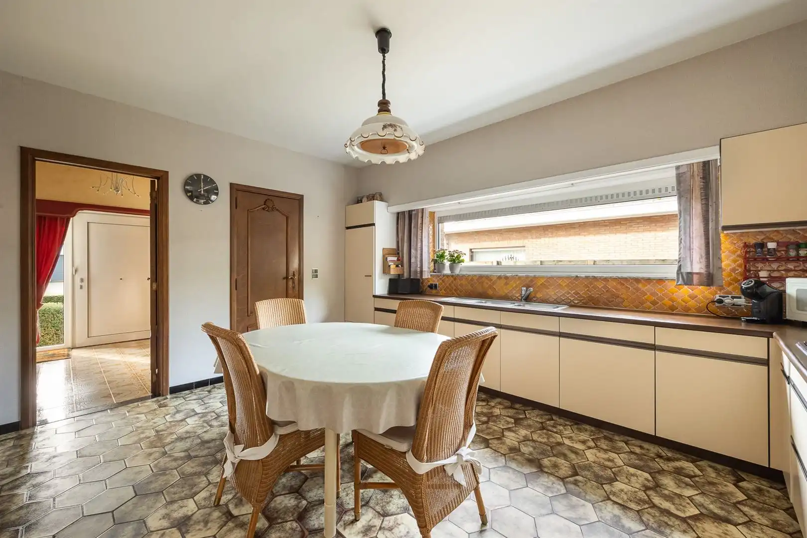 Charmante en karaktervolle woning met erg ruim bijgebouw.  foto 7