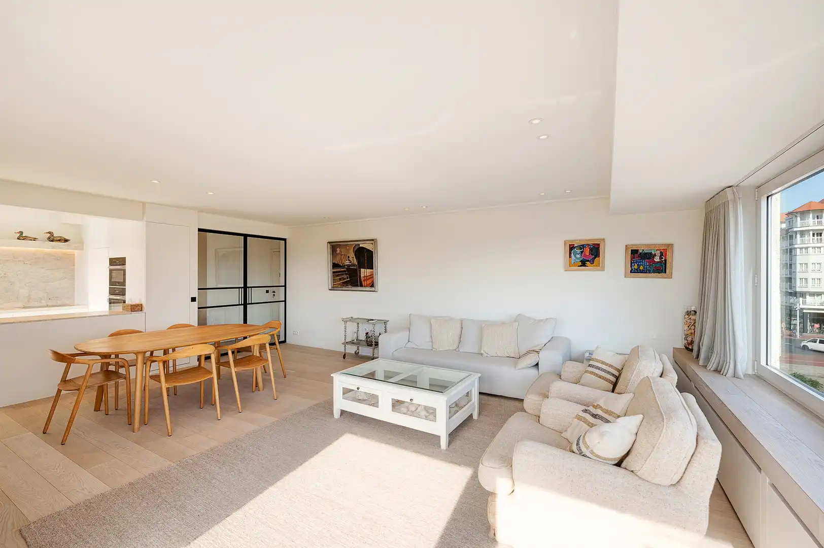 Stijlvol appartement op centrale locatie aan het Burgemeester Frans Desmedtplein. foto 5