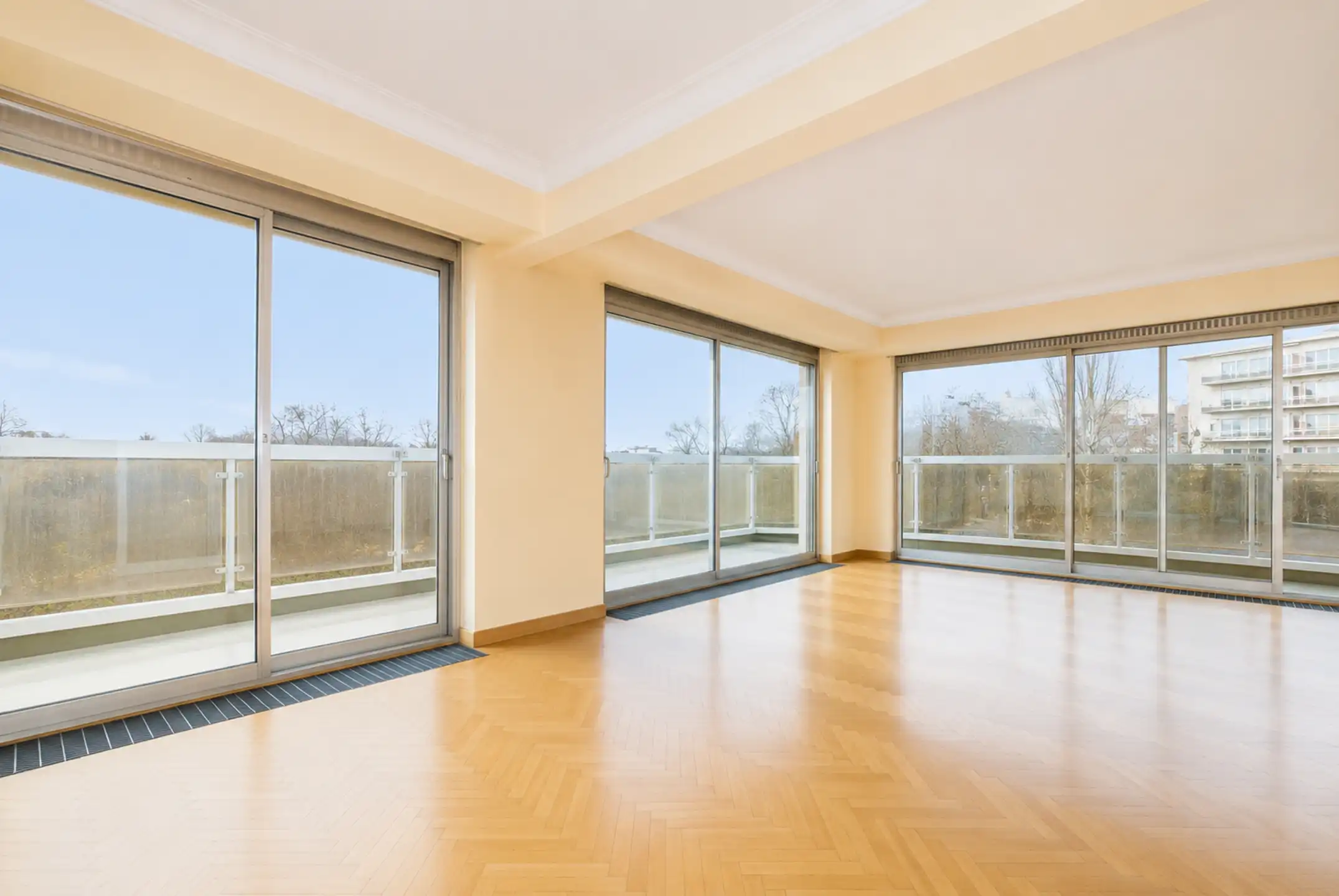Wonen in Ukkel, vol licht en frisse lucht foto {{pictureIndex}}