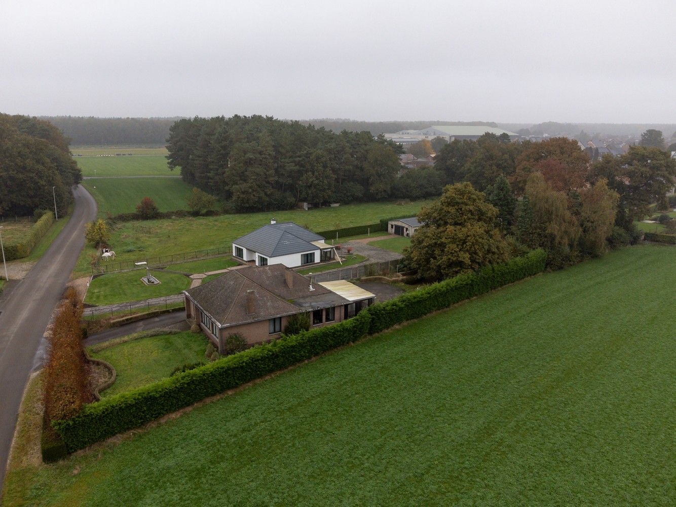 ZEER RUIME GELIJKVLOERSE WONING MET VEEL POTENTIEEL OP PERCEEL VAN 20A 91CA NABIJ SENTOWER PARK TE OUDSBERGEN foto 2