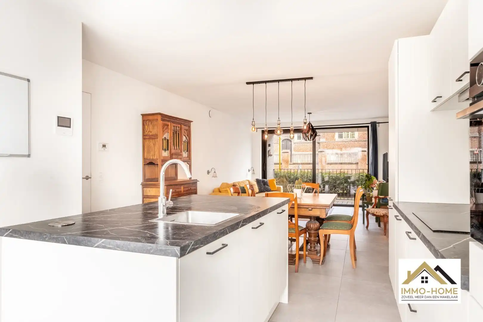 Gelijkvloers appartement met twee terrassen en autostaanplaats!! foto 2