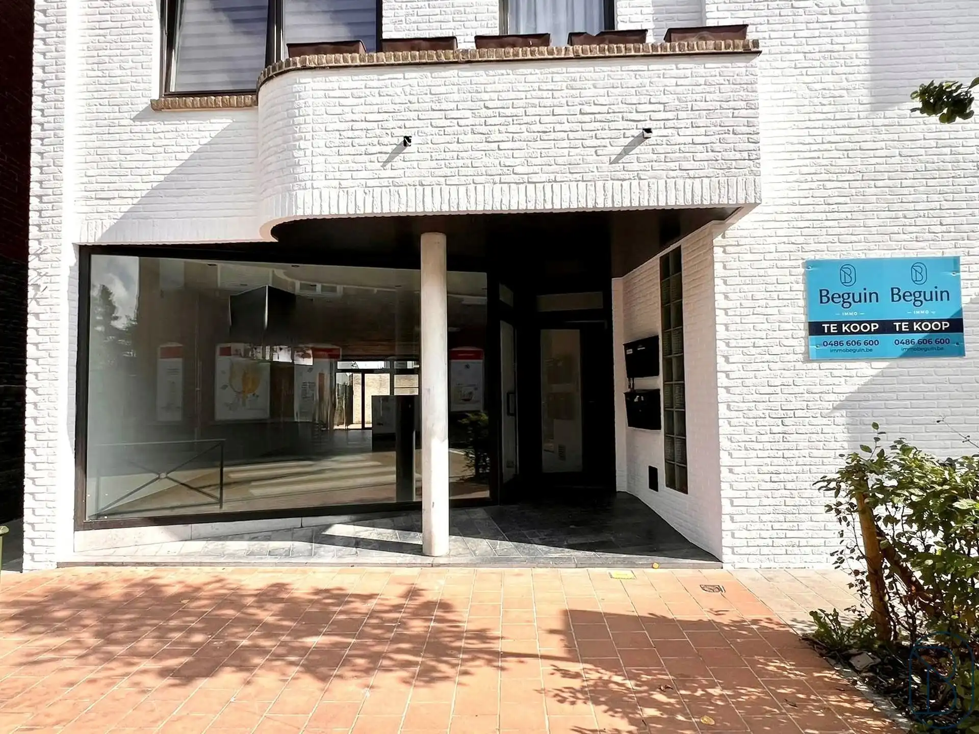 IDEALE OPBRENGSTEIGENDOM HANDELSRUIMTE + 2 APP& ONDERKELDERD foto 2