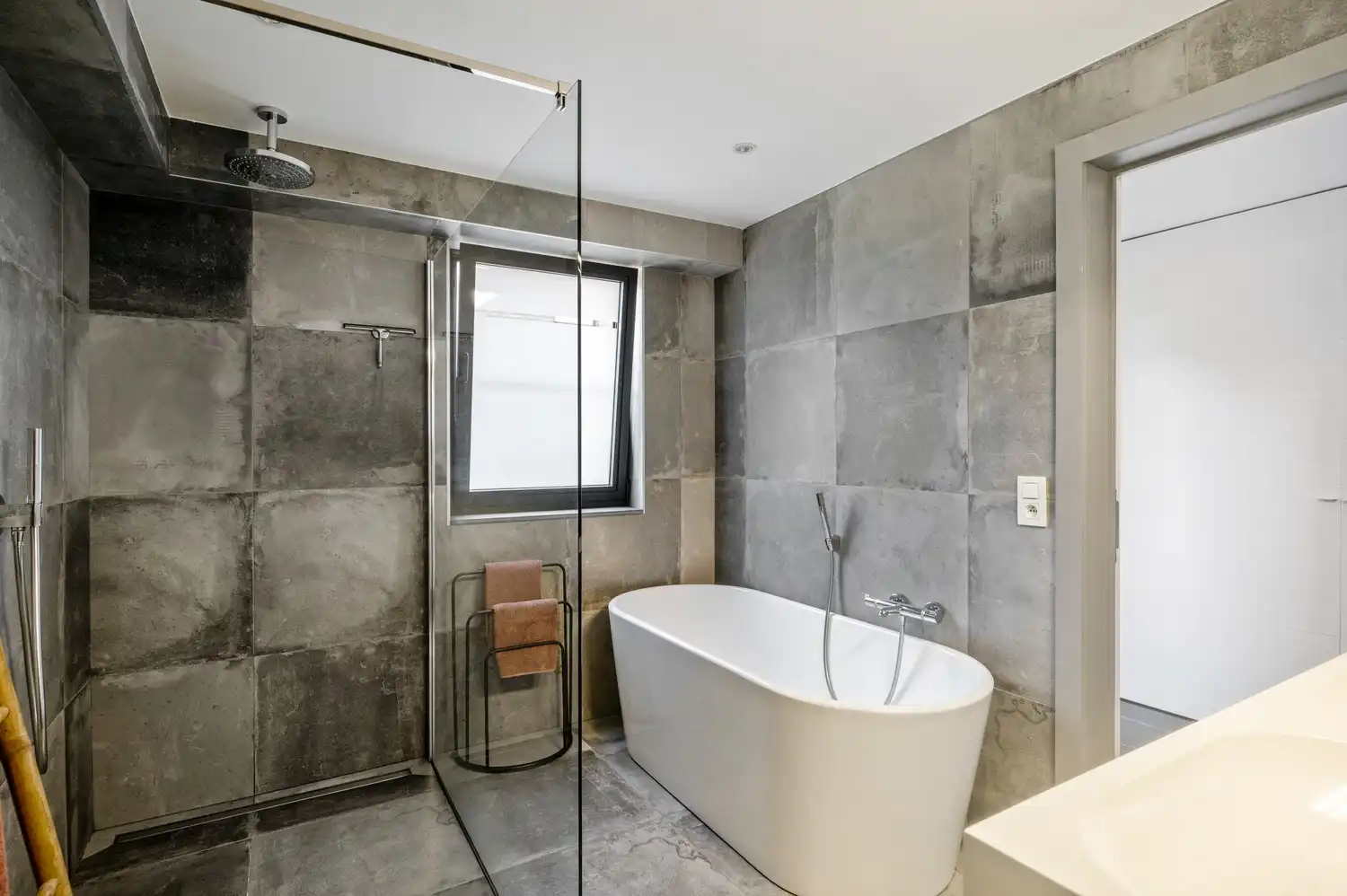Woning met 4 slpkrs en gezellige tuin te Lier foto 5