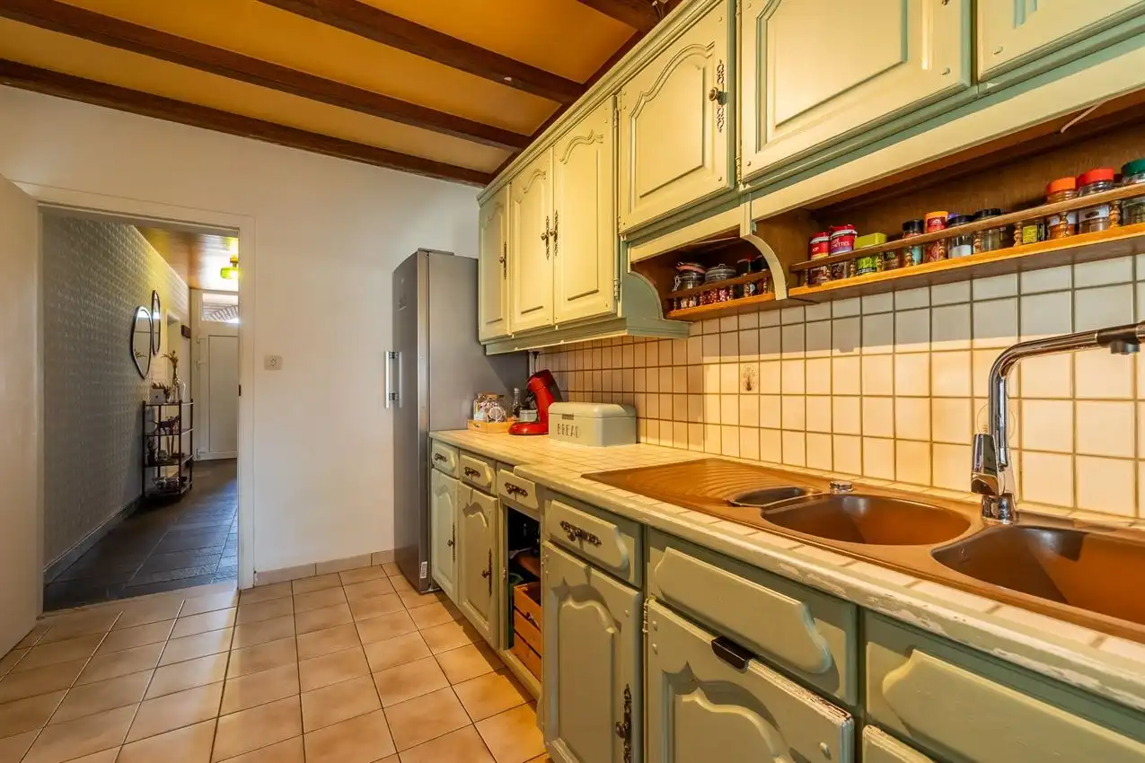 Ruime retrowoning met EPC C,  zuidtuin en achterliggende toegang. foto 37