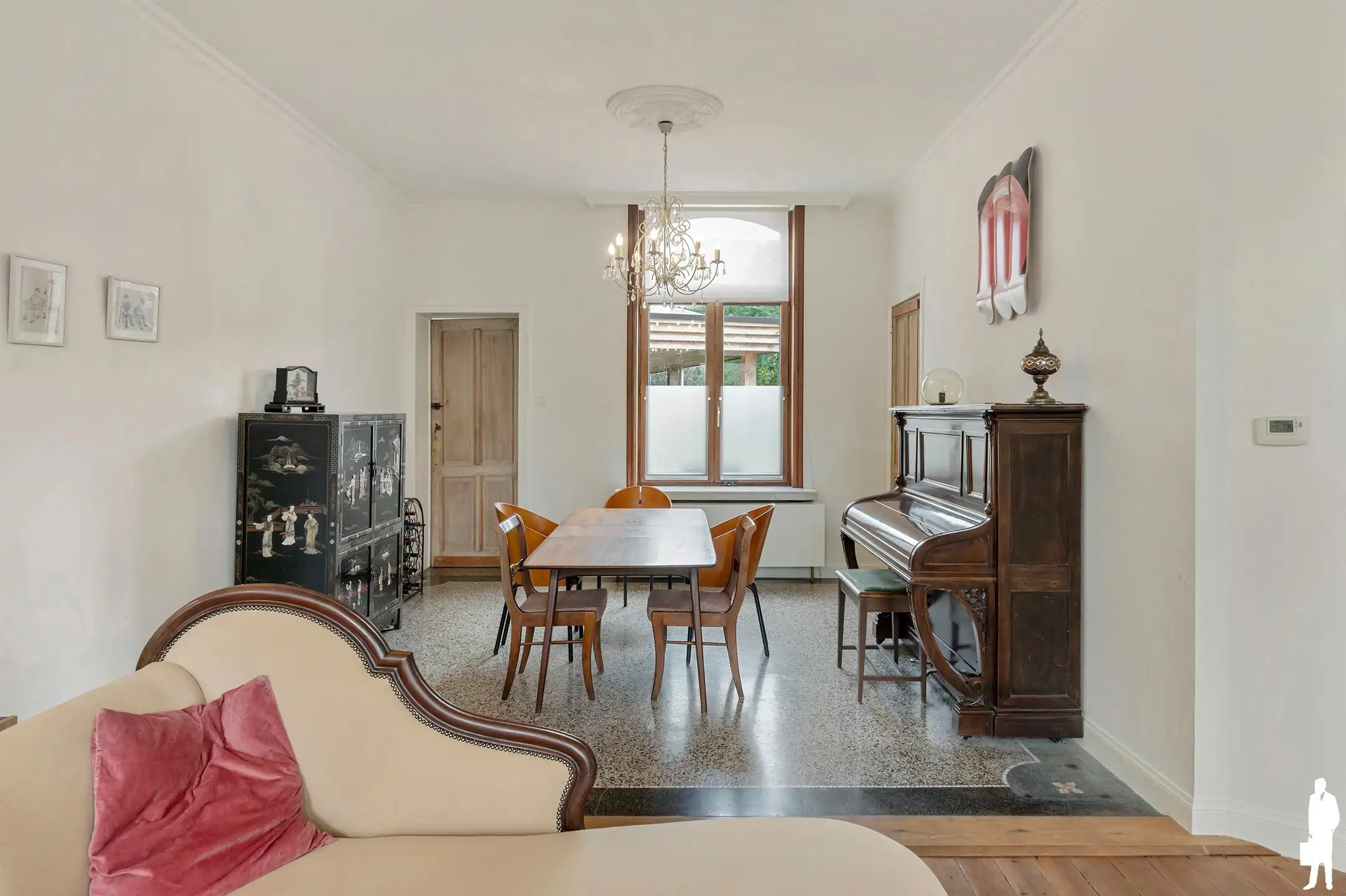 Karaktervolle woning met 6 slk, zwembad + atelier  foto 15