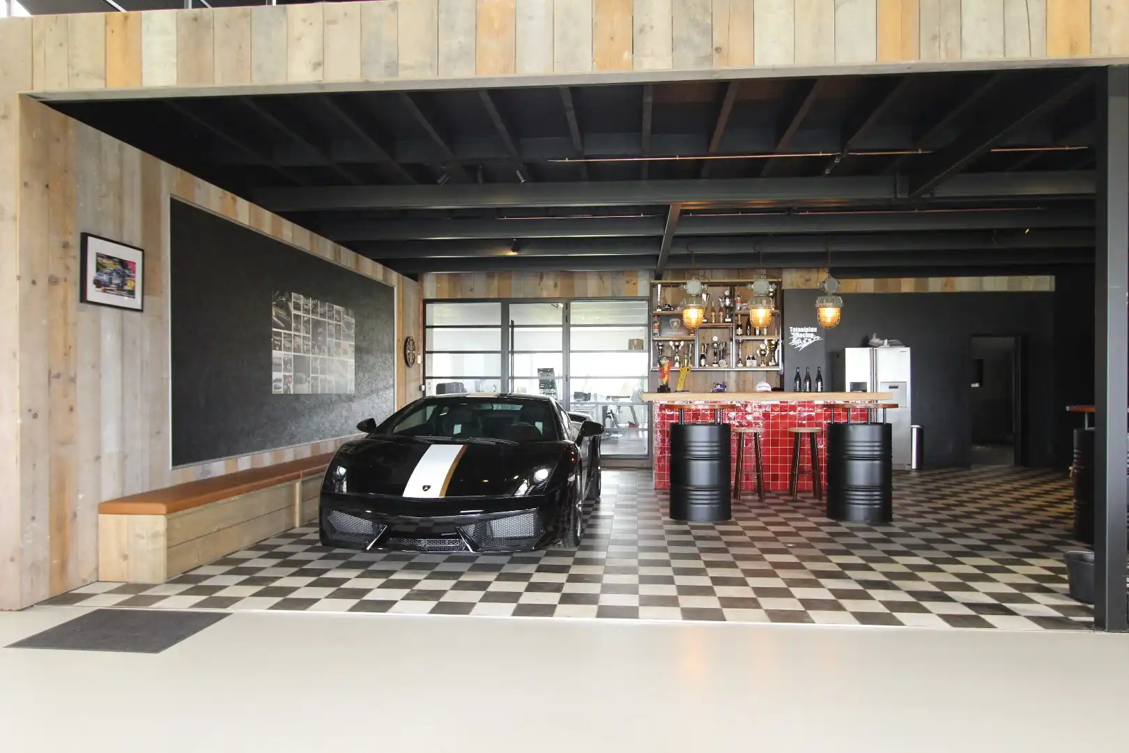Ruime toonzaal, atelier langs de expressweg Knokke- Antwerpen te Eeklo foto 8