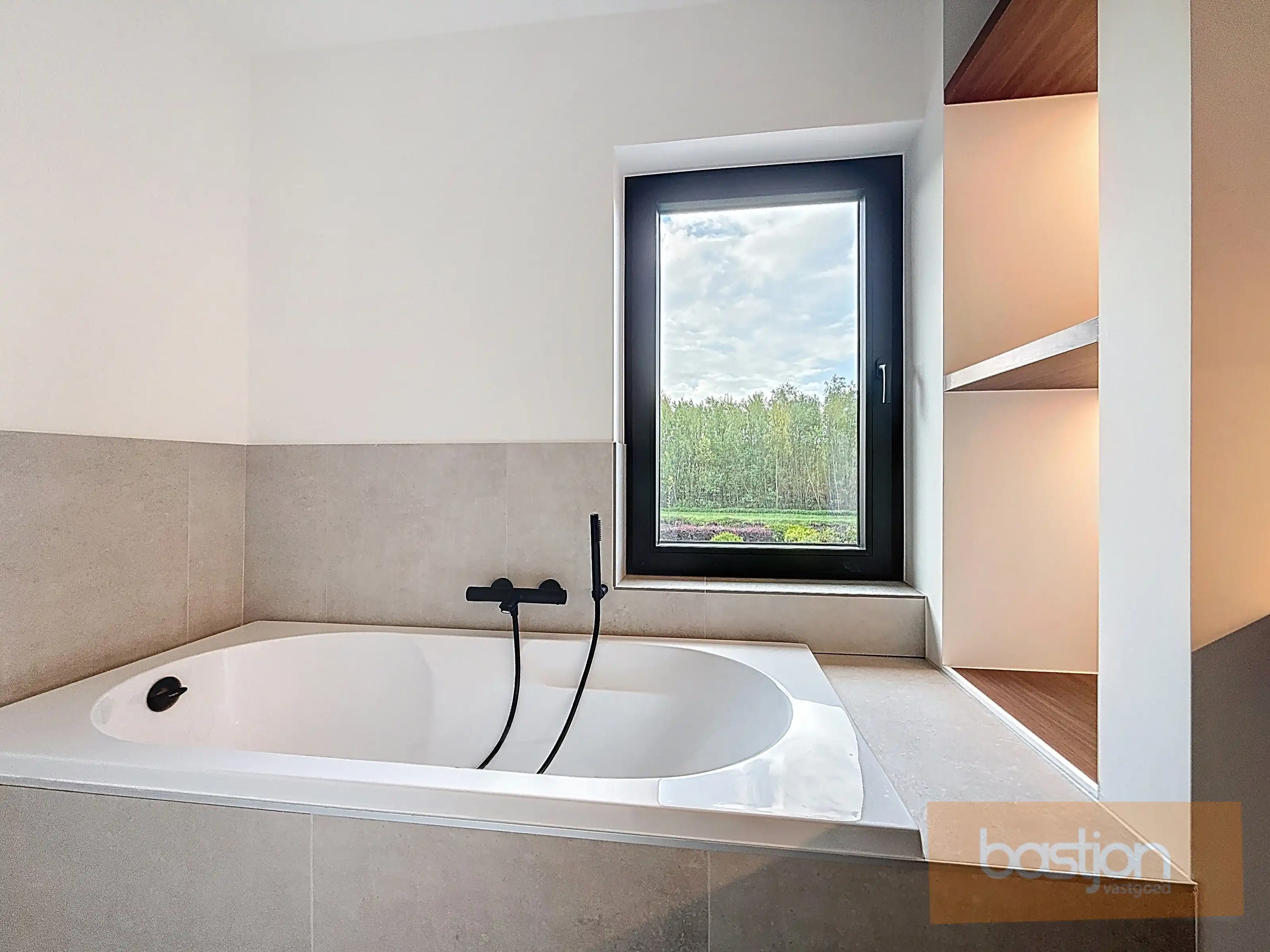 Volledig gerenoveerde, lichtrijke woning met uitzicht op het Preshoekbos foto 19