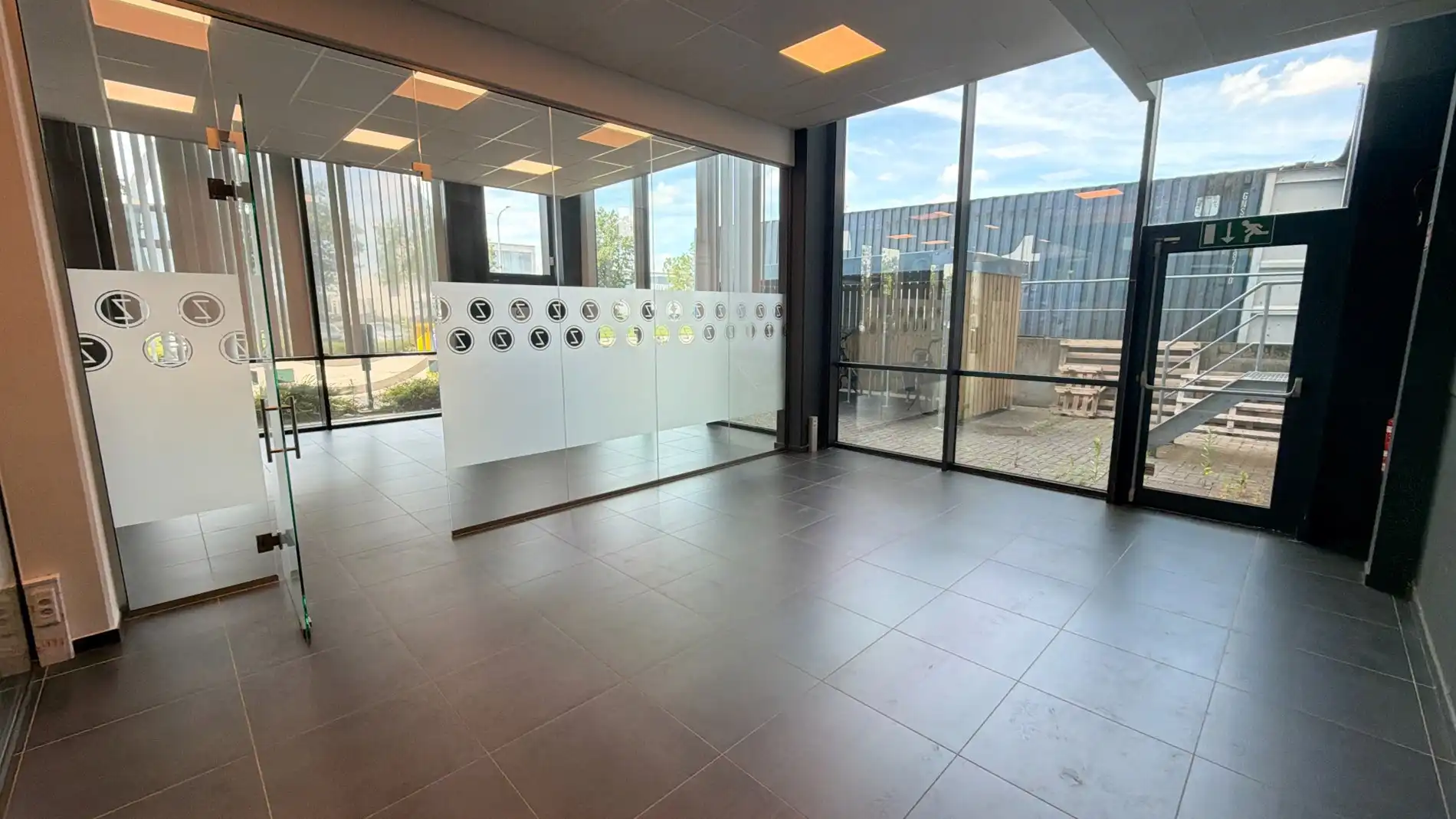 Recente kantoorruimte te huur op zichtlocatie langs N16 in Bornem foto 4