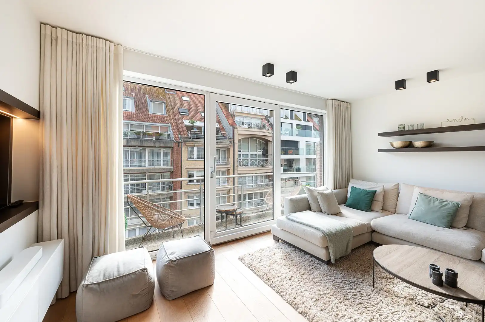 Luxueus gerenoveerd 3-slaapkamerappartement nabij zee. foto 11