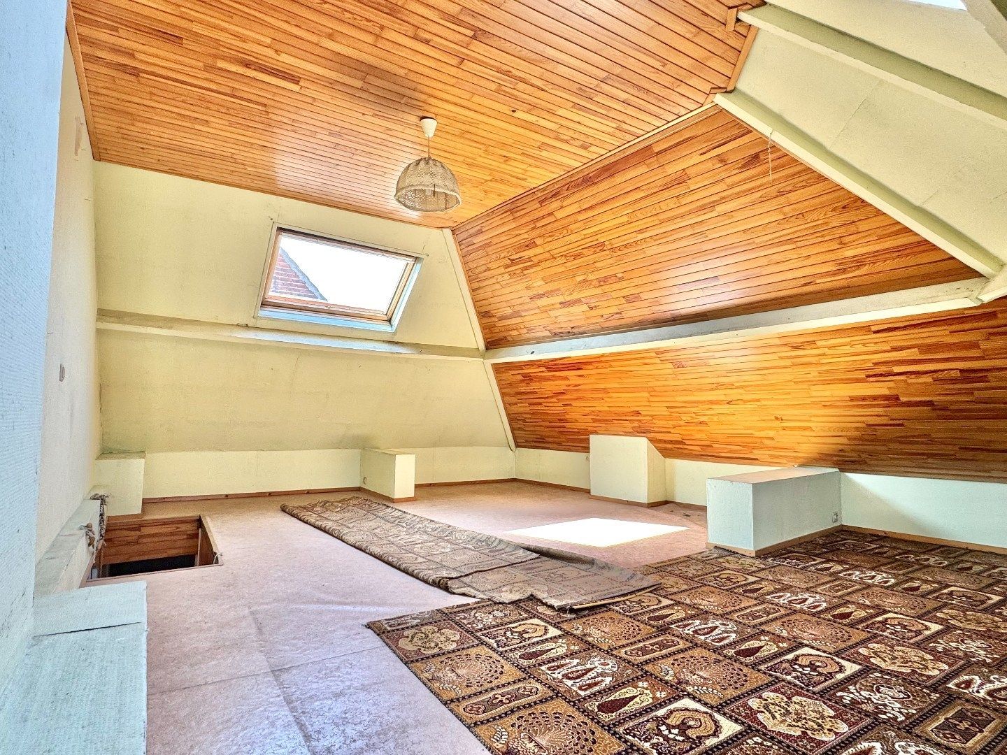 Lichtrijke hoekwoning met instapklaar karakter in het centrum van Izegem. foto 13