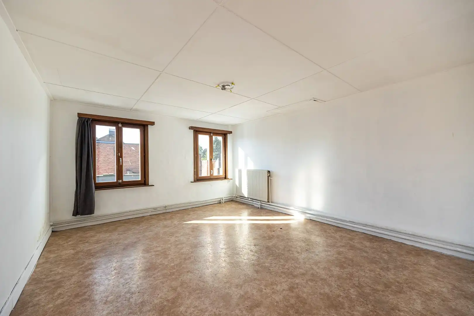 Handelshuis op unieke ligging in Belsele foto 14