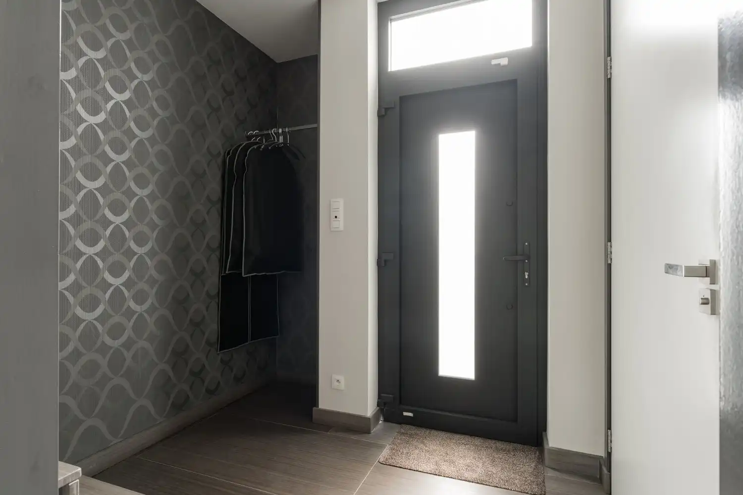 Luxe villa te koop in Neerpelt: moderne architectuur en ruimte in overvloed aan de Beukenlaan. Ideaal voor uw gezin! foto 2