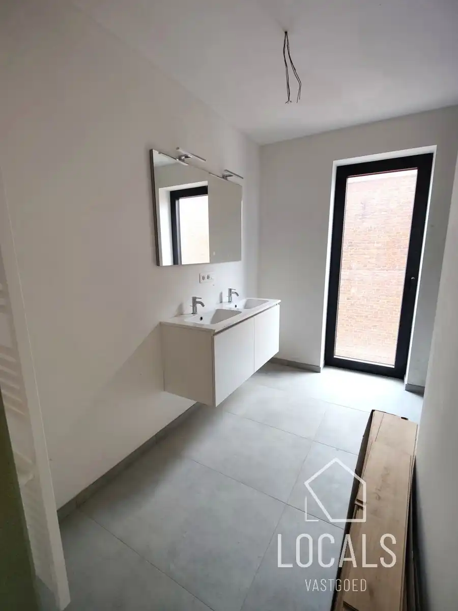 Ruime woonst met 4 slaapkamers, 2 badkamers en tuin foto 11