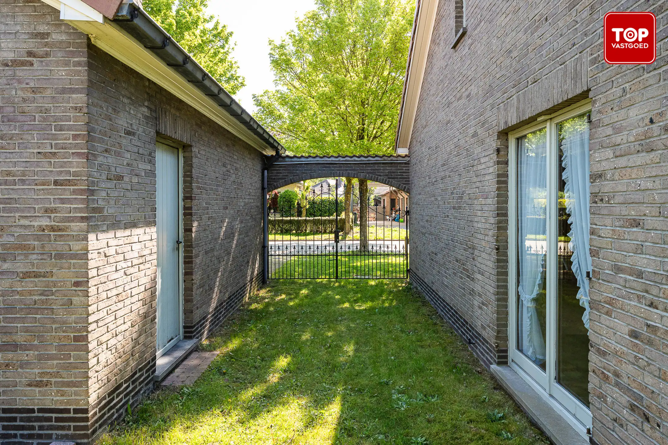 Op te frissen bungalow op toplocatie. foto 25