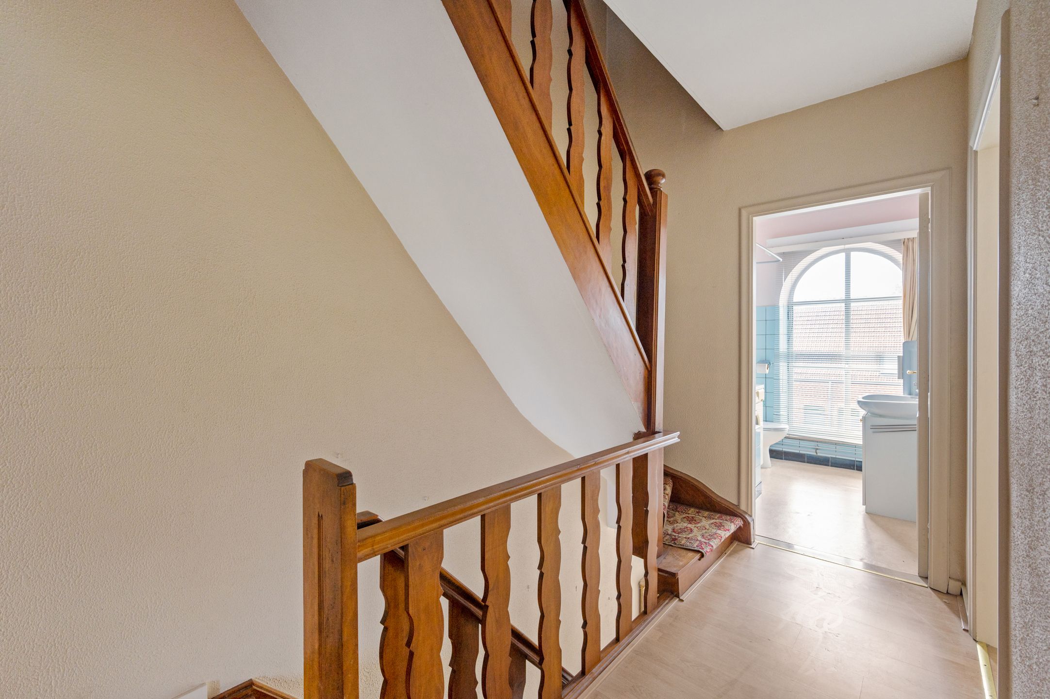 Ruime, te renoveren gezinswoning met 4 slpks, garage en tuin foto 16